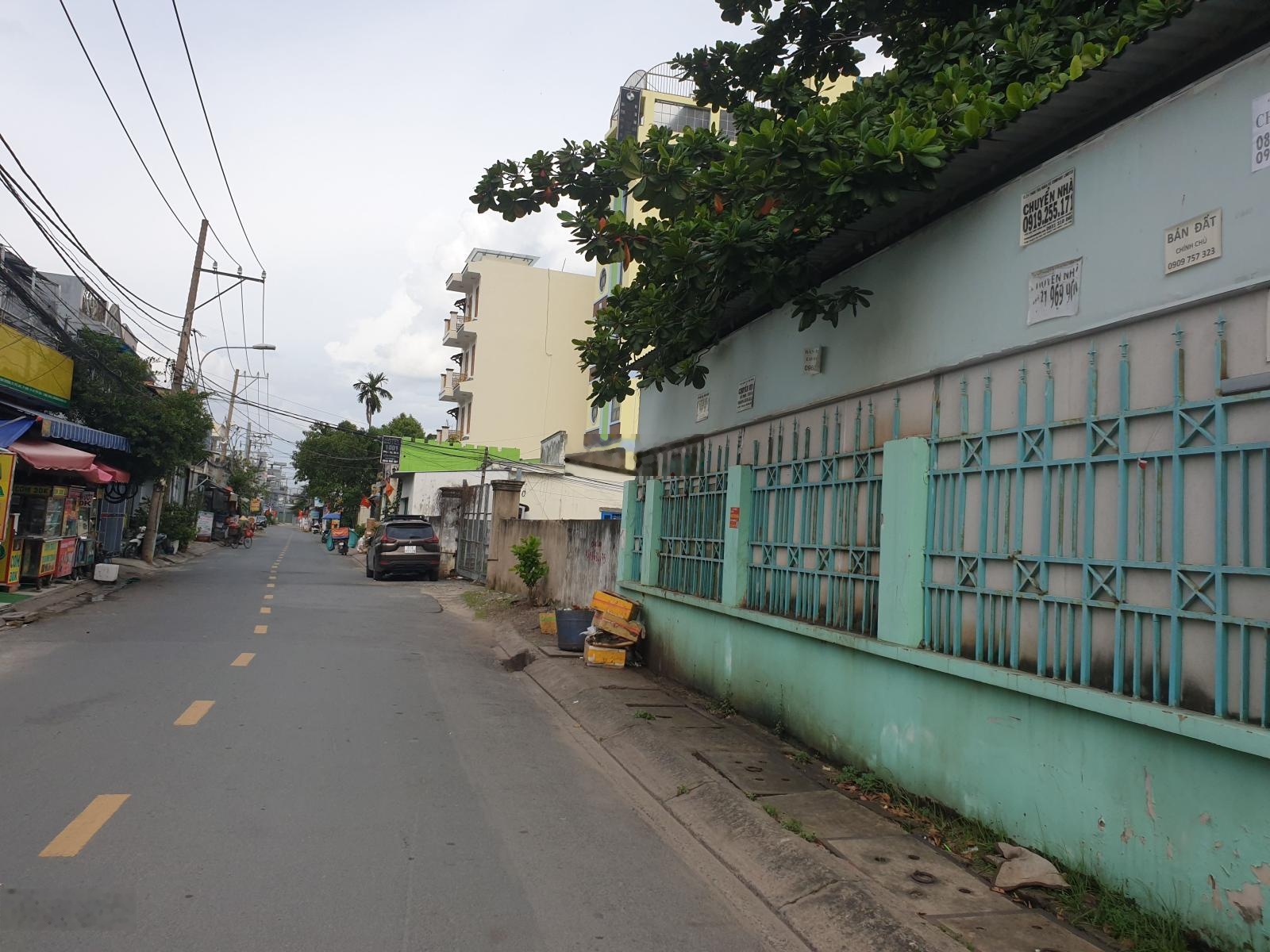 Bán lô đất tặng kèm căn nhà đường số 1 p Long Trường Q9 DT 137m2 giá 9 tỷ kinh doanh tốt SHR