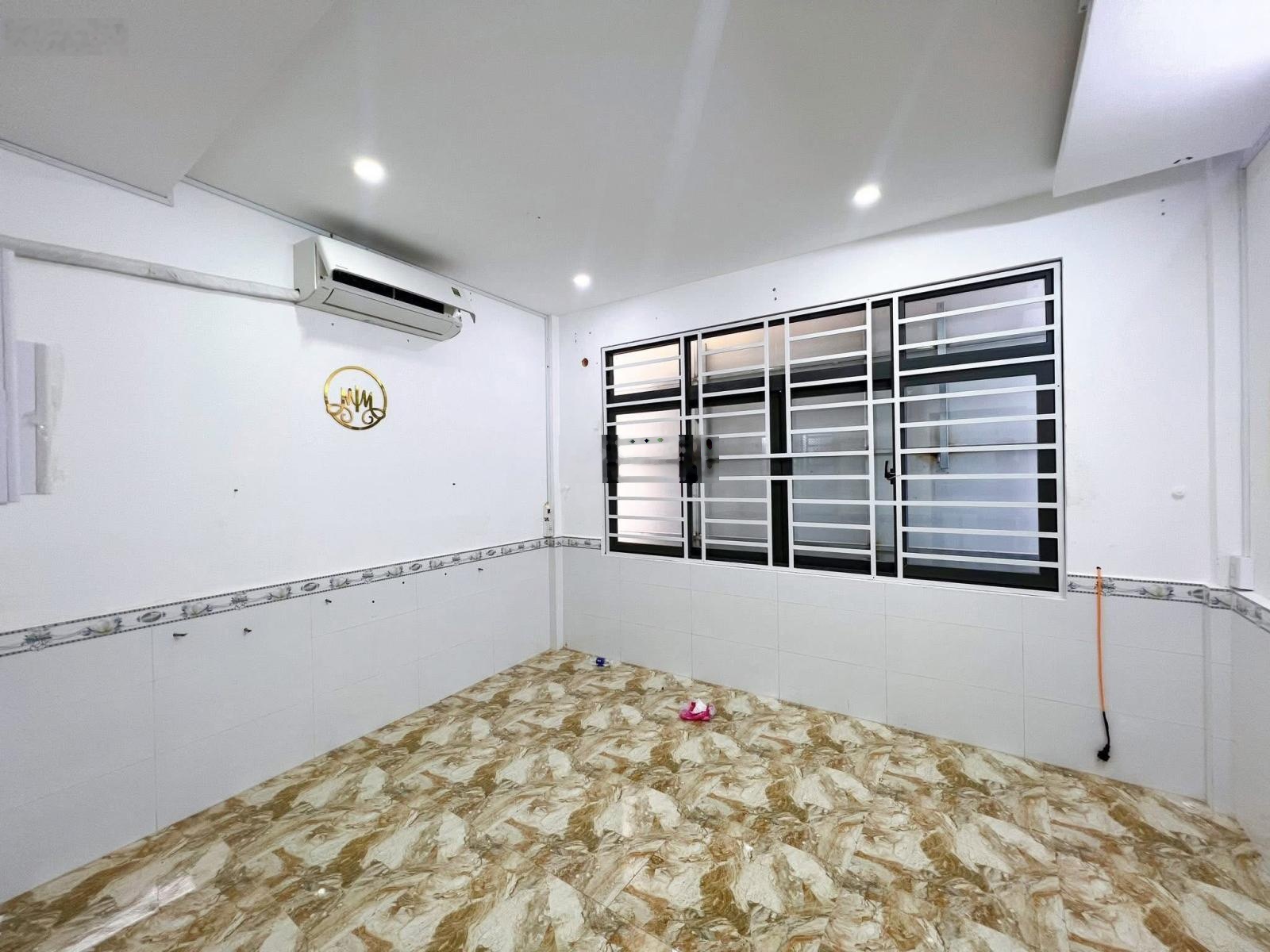 Cho thuê nhà trệt 02 lầu mặt tiền đường Hùng Vương, P. Ninh Kiều, TP. Cần Thơ (CG)