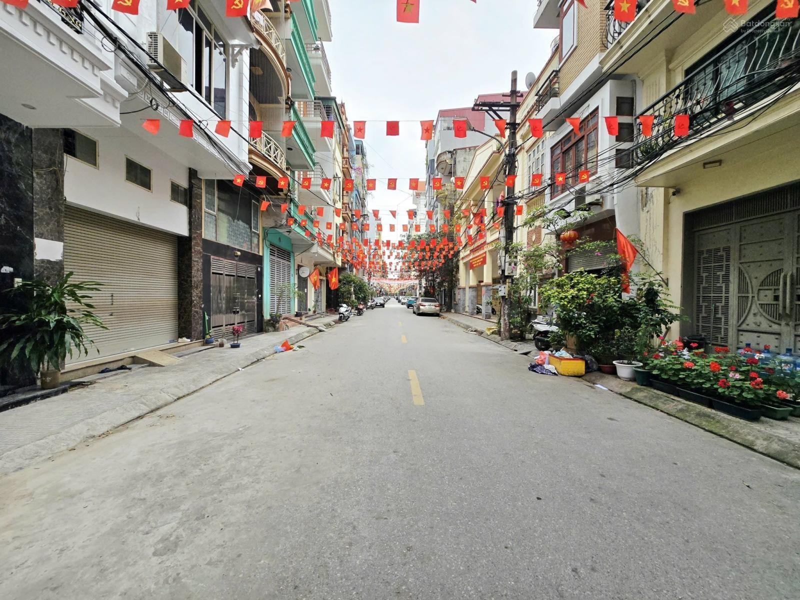 Bán nhà phố Nghĩa Tân, Cầu Giấy, 47m2, 7 tầng, thang máy, ô tô, kinh doanh, full đồ,vỉa hè, 21 tỷ