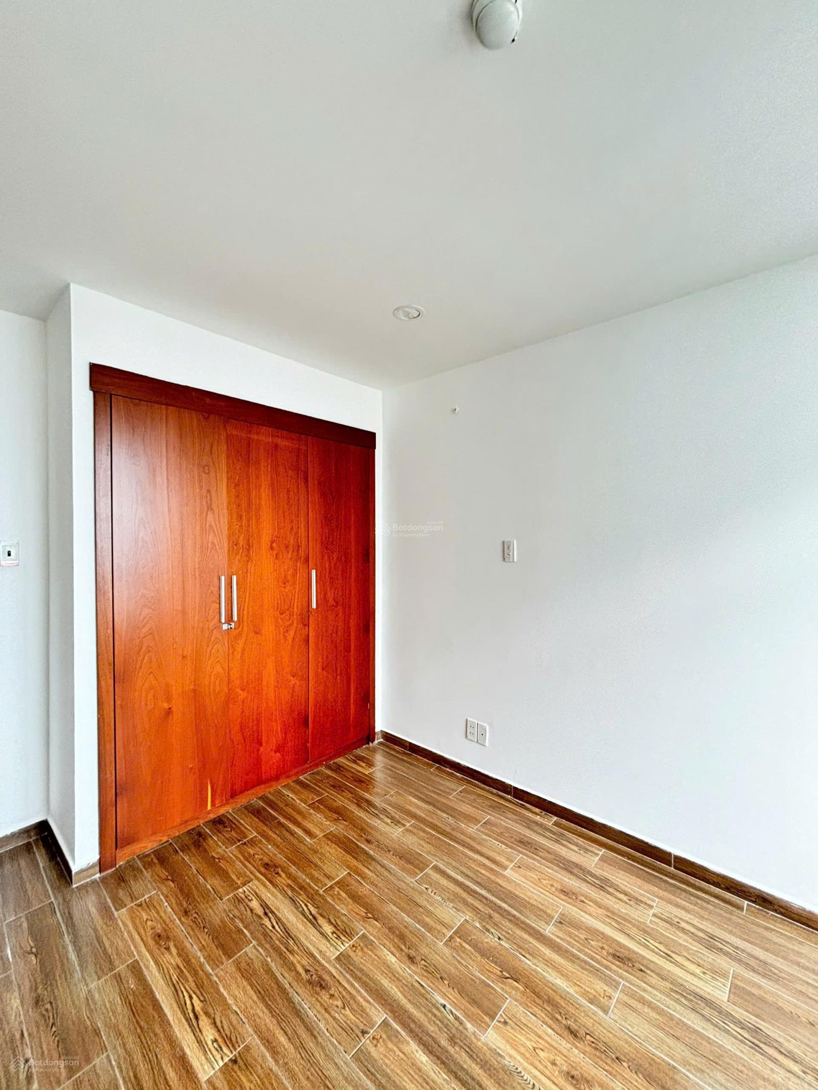 Cho thuê căn hộ Giai Việt, P5 Q8 150m2 3 phòng ngủ nhà trống ở ngay 14tr500. LH: 0907778411