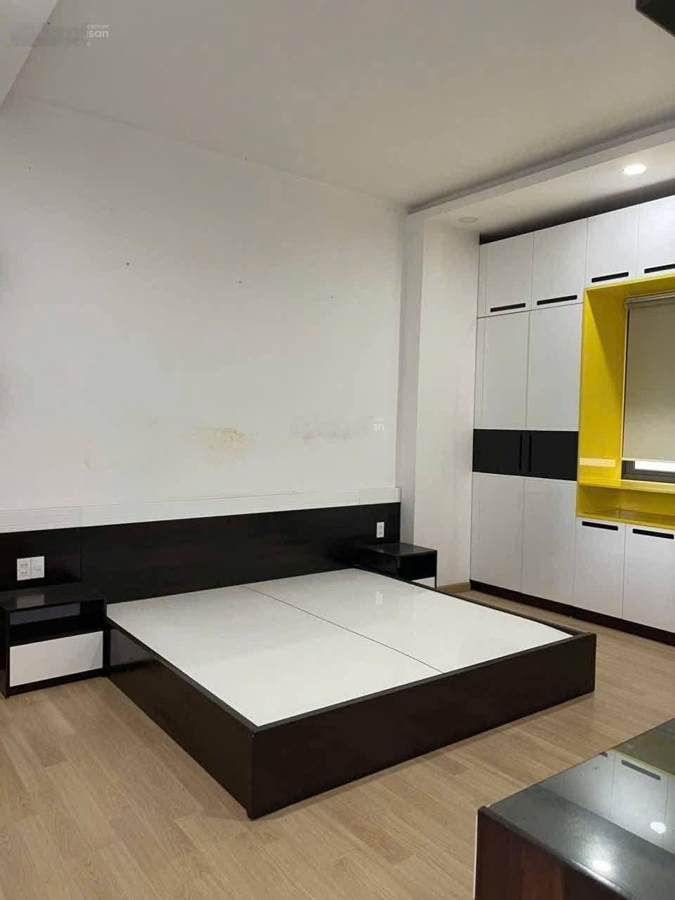 Cần cho thuê căn nhà còn mới vị trí kinh doanh mặt tiền Trường Sa gần bên chợ Bình Tân