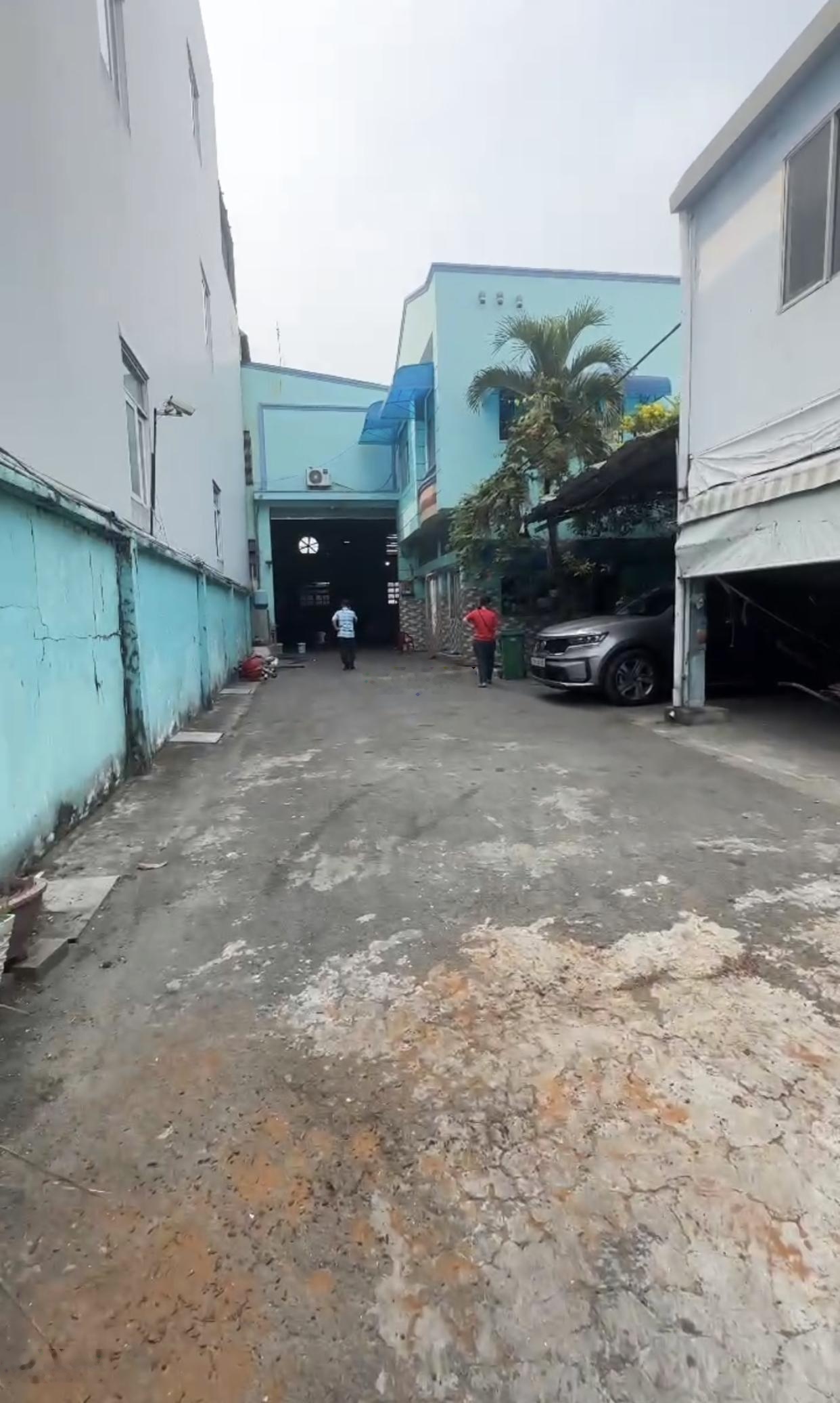 Cho thuê kho xưởng dg liên khu 5-6 bình Hưng hoà B bình Tân diện tích: 900 m2 giá 60tr dg tải 10t