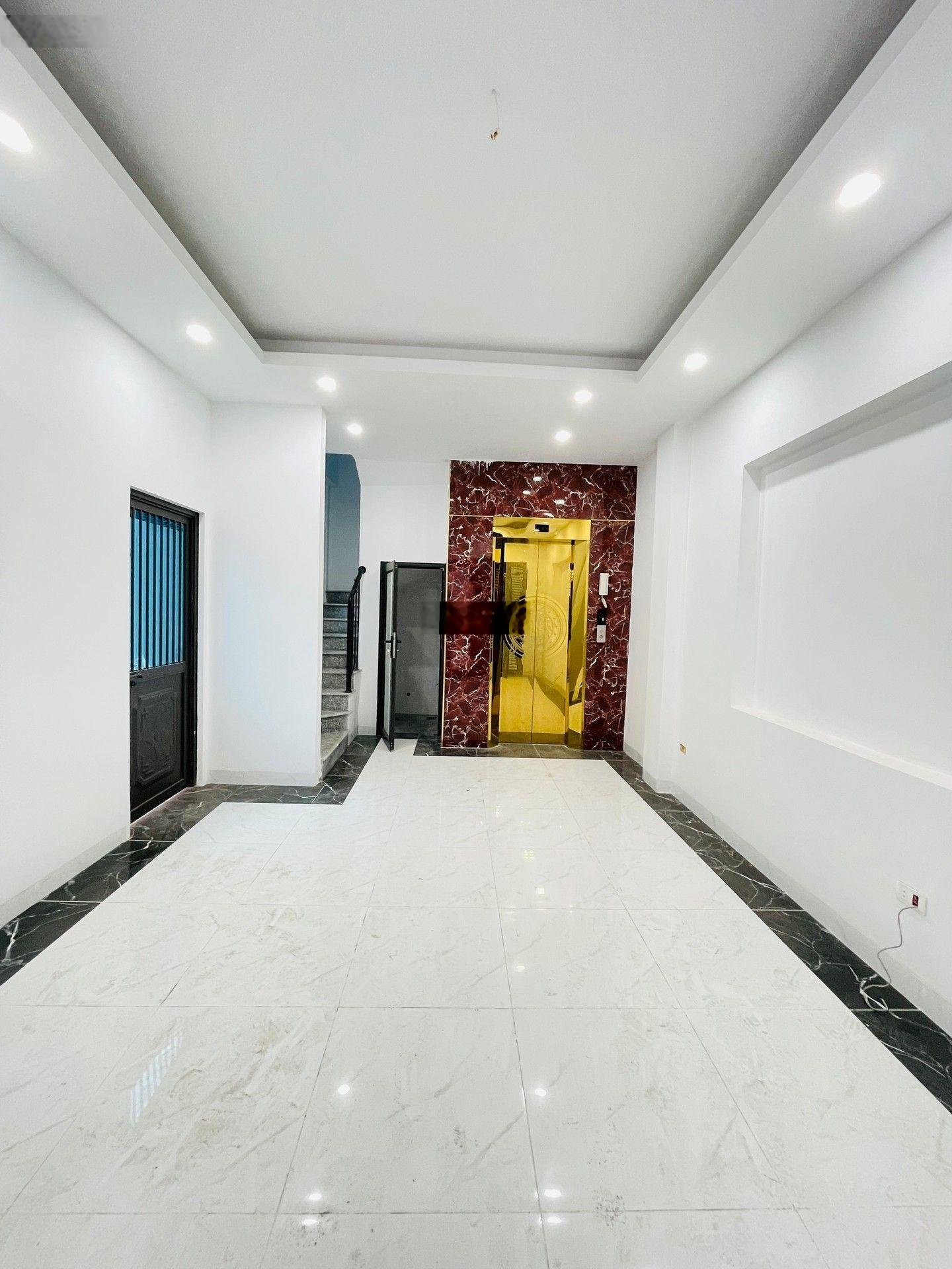 NHÀ ĐẸP,PHỐ THÚY LĨNH,LÔ GÓC 38M2-5 TẦNG-7.95 TỈ.Ô TÔ TẢI ĐỖ CỔNG.Khu vực phát triển từng ngày...