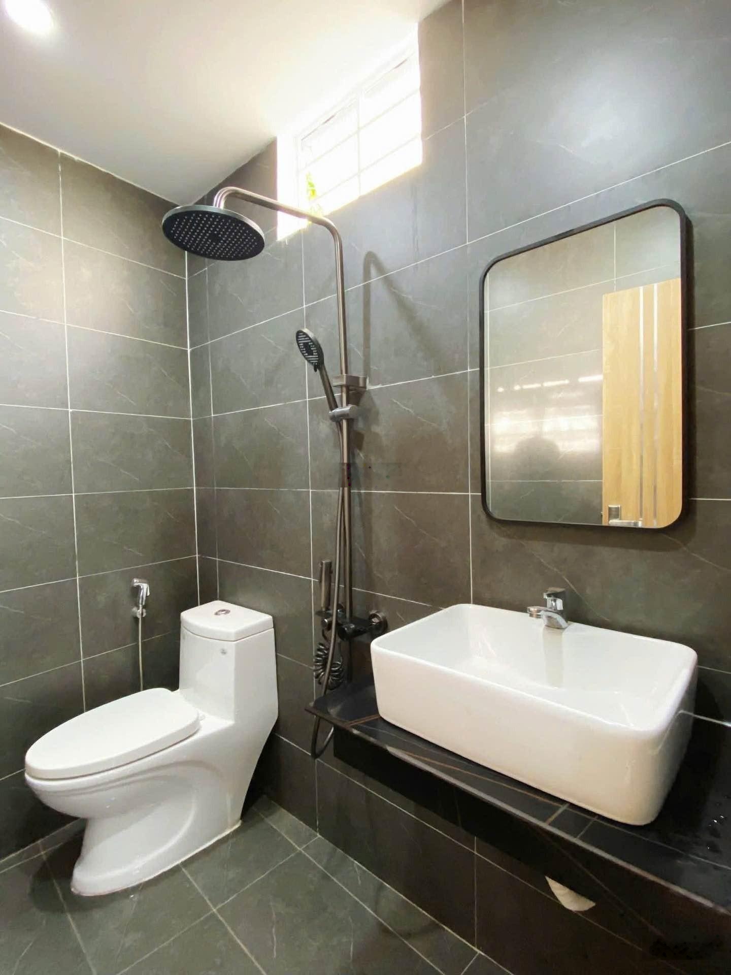 Bán nhà 3 tầng mới xây, 4pn, 4wc, giá 4 ,5 tỷ. ngay cao tốc trung lương -tp hcm ,lh : 0394000103