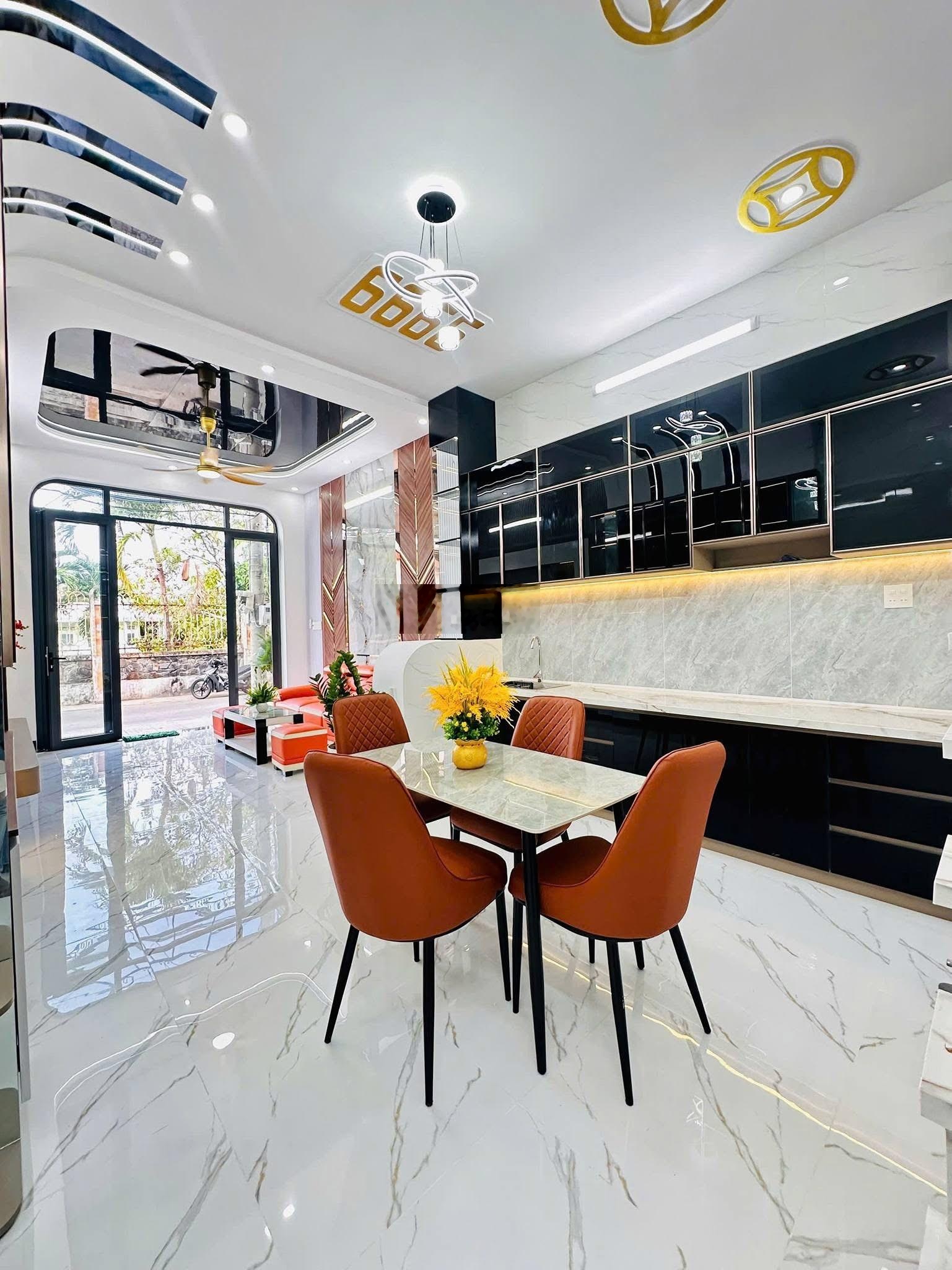 Bán nhà xây mới lộ giới 8m ô tô vi vu, hẻm 122 đường Nguyễn Thông, sẵn nội thất vào ở ngay