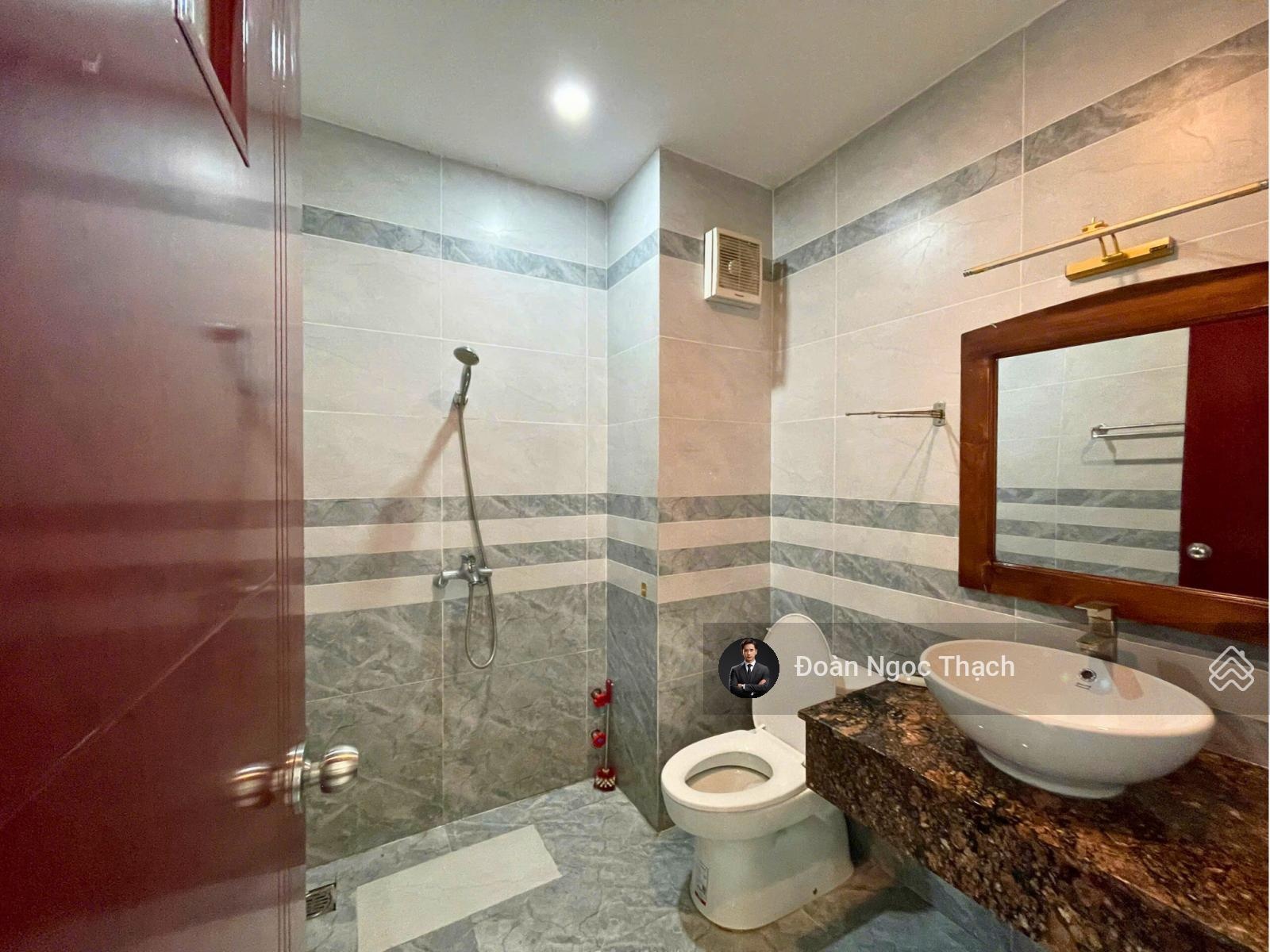 Cho thuê văn phòng 35m² có thang máy, bancon thoáng mát, giá chỉ 7,5 triệu/th - Vạn Phúc City