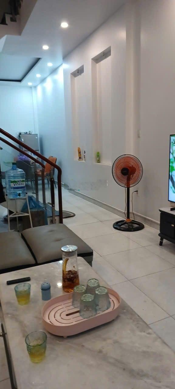 Bán nhà 3 tầng, 54m2, 3PN, mặt tiền hẻm 41 Gò Cát, Phú Hữu, Long Trường, Quận 9. Chỉ hơn 5 tỷ