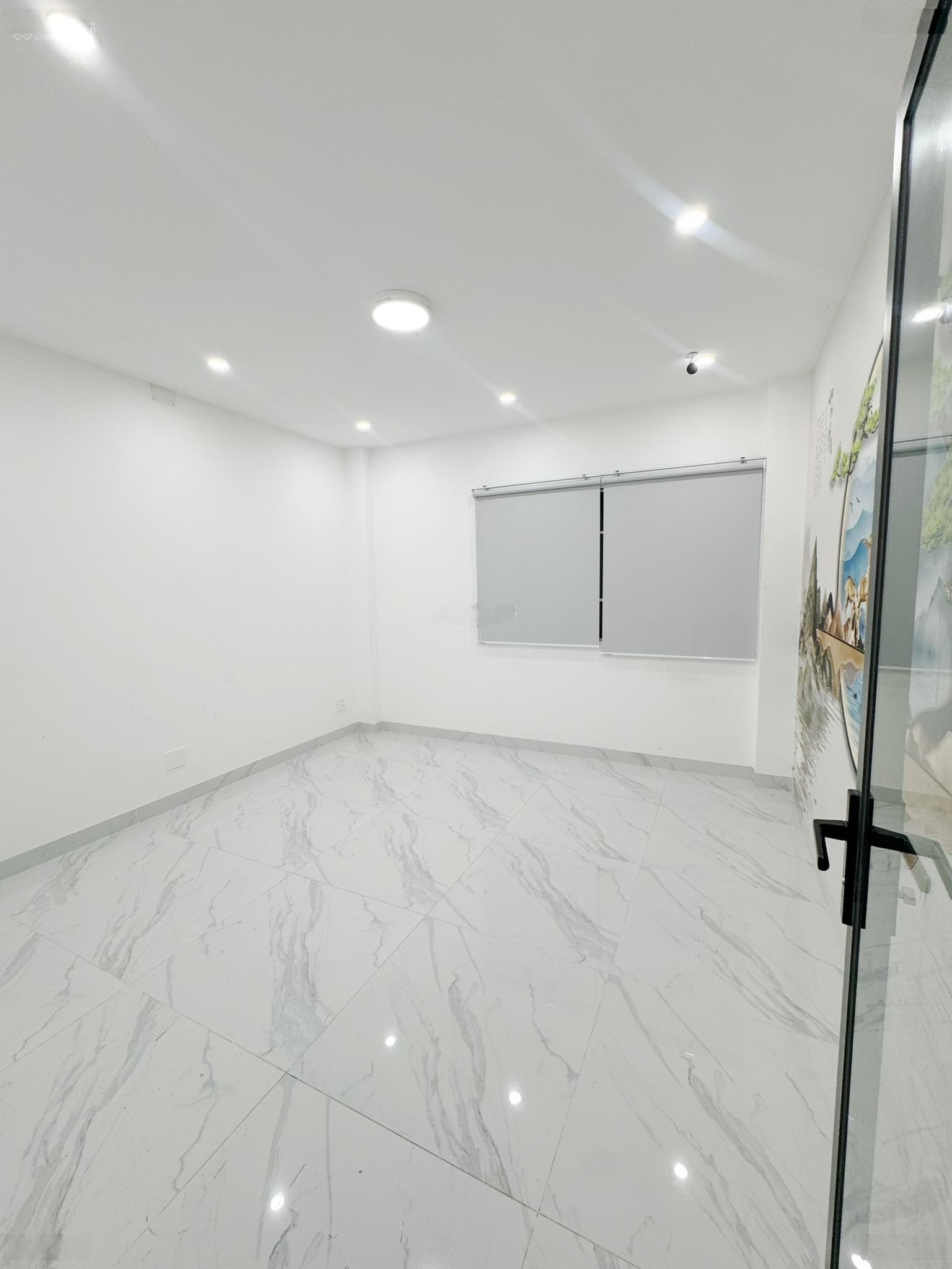 Cho thuê mặt bằng Lầu 2 Nhất Chi Mai - Phù hợp Văn Phòng, Spa - Hẻm Xe Hơi