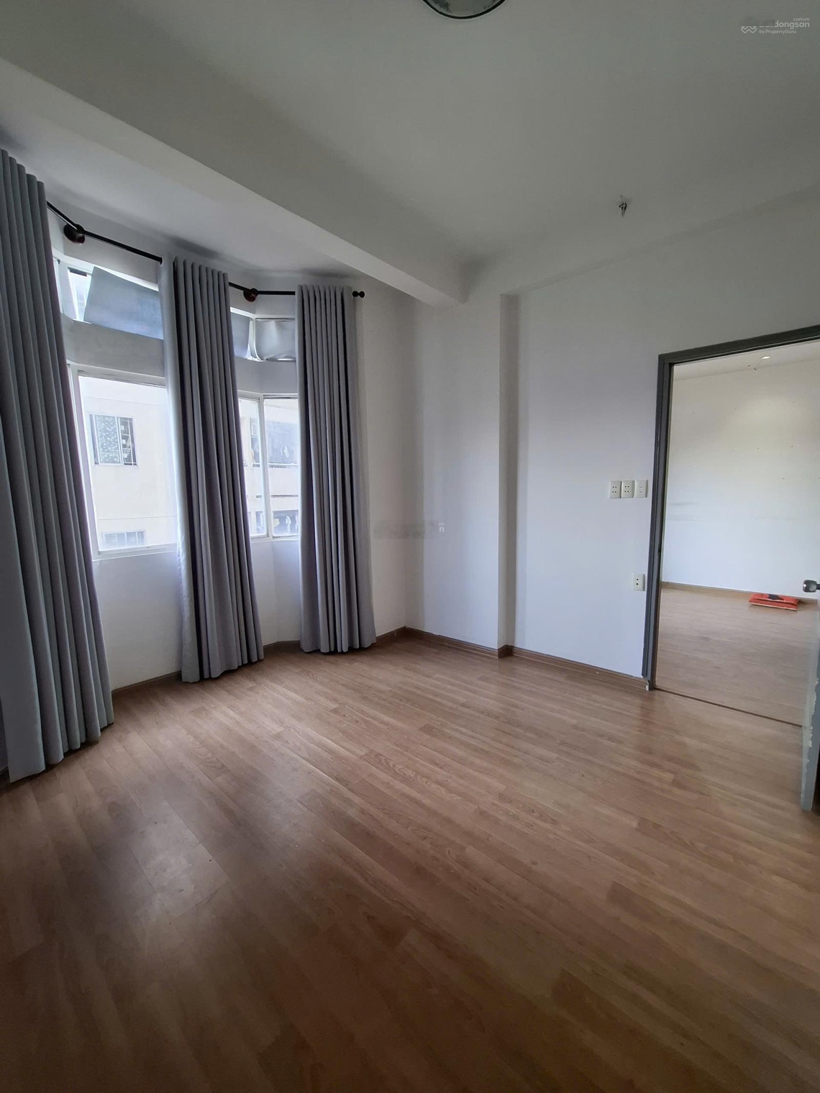 Bán chung cư Phan Văn Trị, Quận 5 cũ. DT: 55m2. Thang máy lầu 5. Sổ riêng.