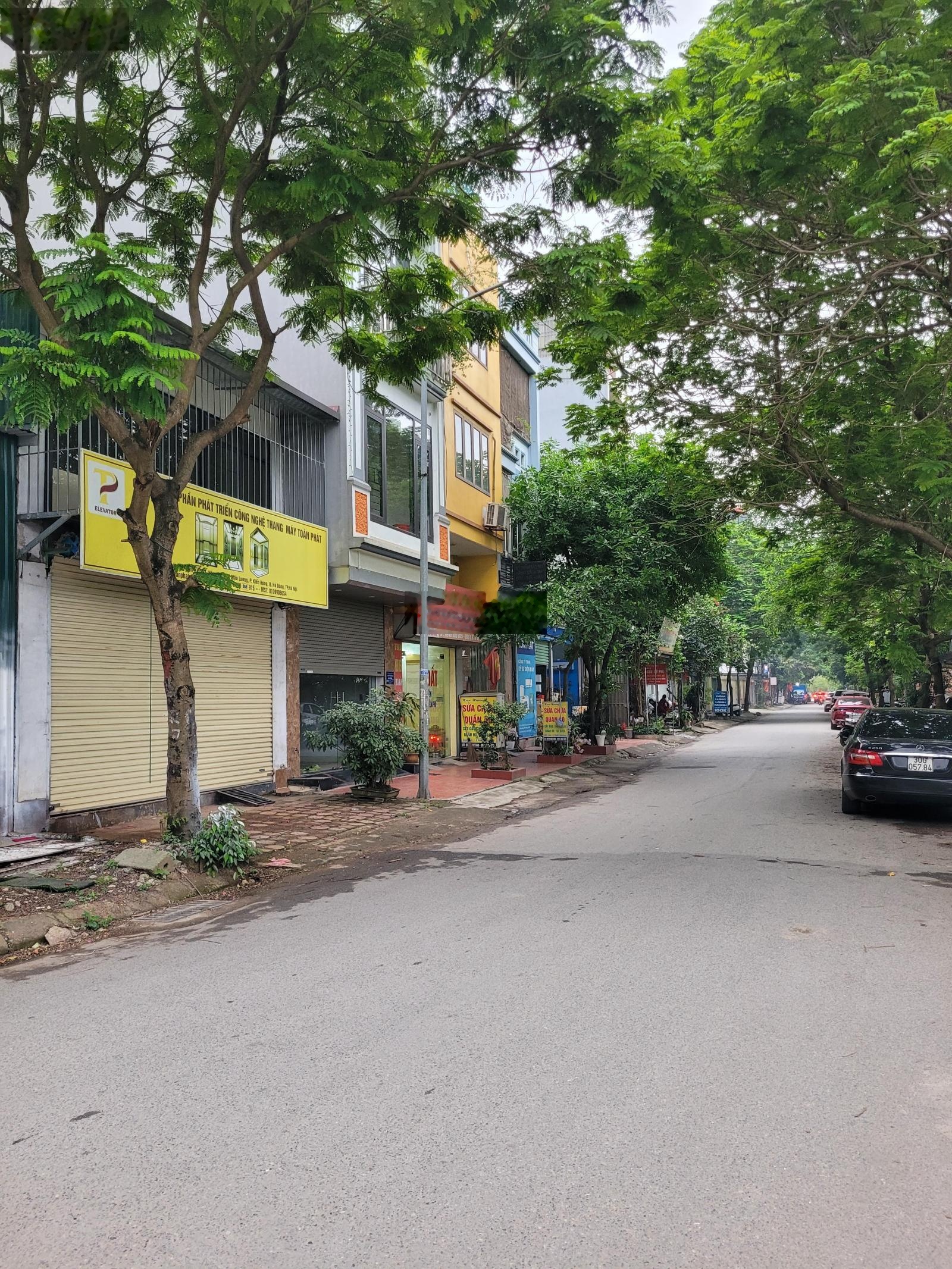 Cần bán đất phân lô hướng Đông Nam 50m2 nhỉnh 13 tỷ