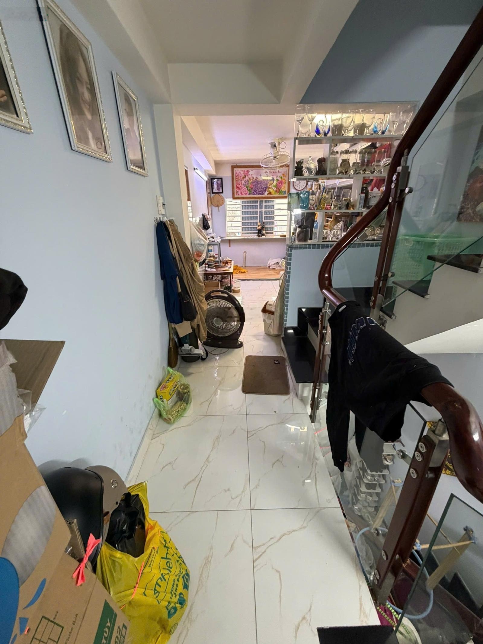 Bán nhà đường số ,phường 4,Quận 4 dts:70m, 2,5x7m ,3pn,3wc ,giá:4,4ty