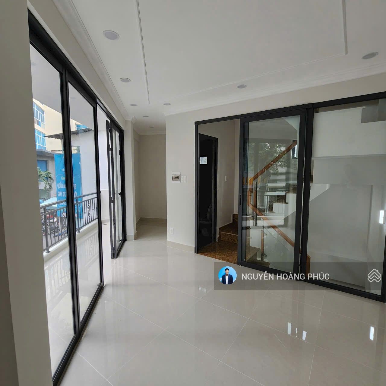 Bán nhà mặt tiền thương hiệu, đường nguyễn thái bình quận tân bình, ngang 9m x 6m, 3 tầng. 11.8 tỷ