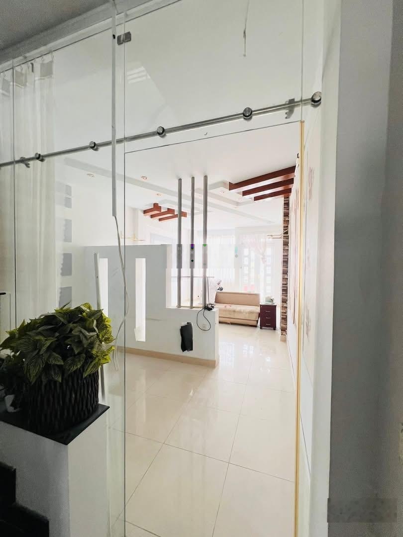 Bán Nhà Trung Tâm TP Cần Thơ, Mặt Tiền Chợ 586 , Diện Tích 75m2 , 4 Tầng . 7tỷ5