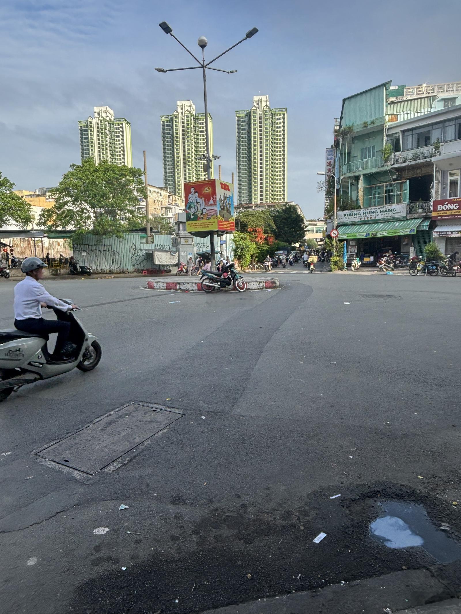 Cho Thuê MB kinh doanh 2 mặt tiền Trần Hưng Đạo Q5 - ngay chợ vải