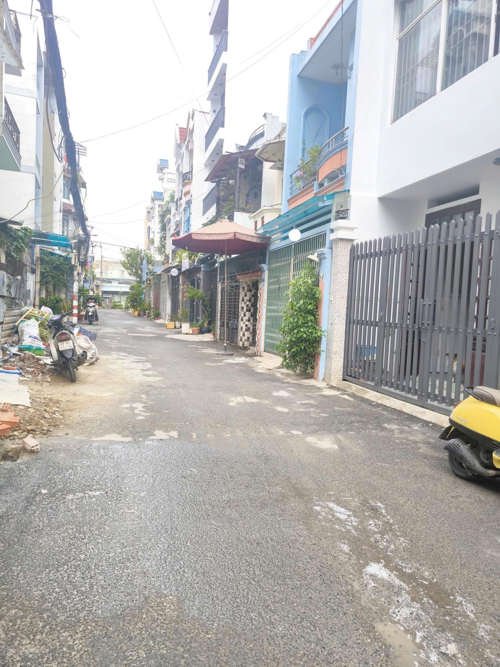 Bán Đất Dương Quảng Hàm HXH DT:70m2 Trải Nhựa Giá Chỉ 7.5ty Giá Cực Tốt Trên Cung Đường Xầm Uất