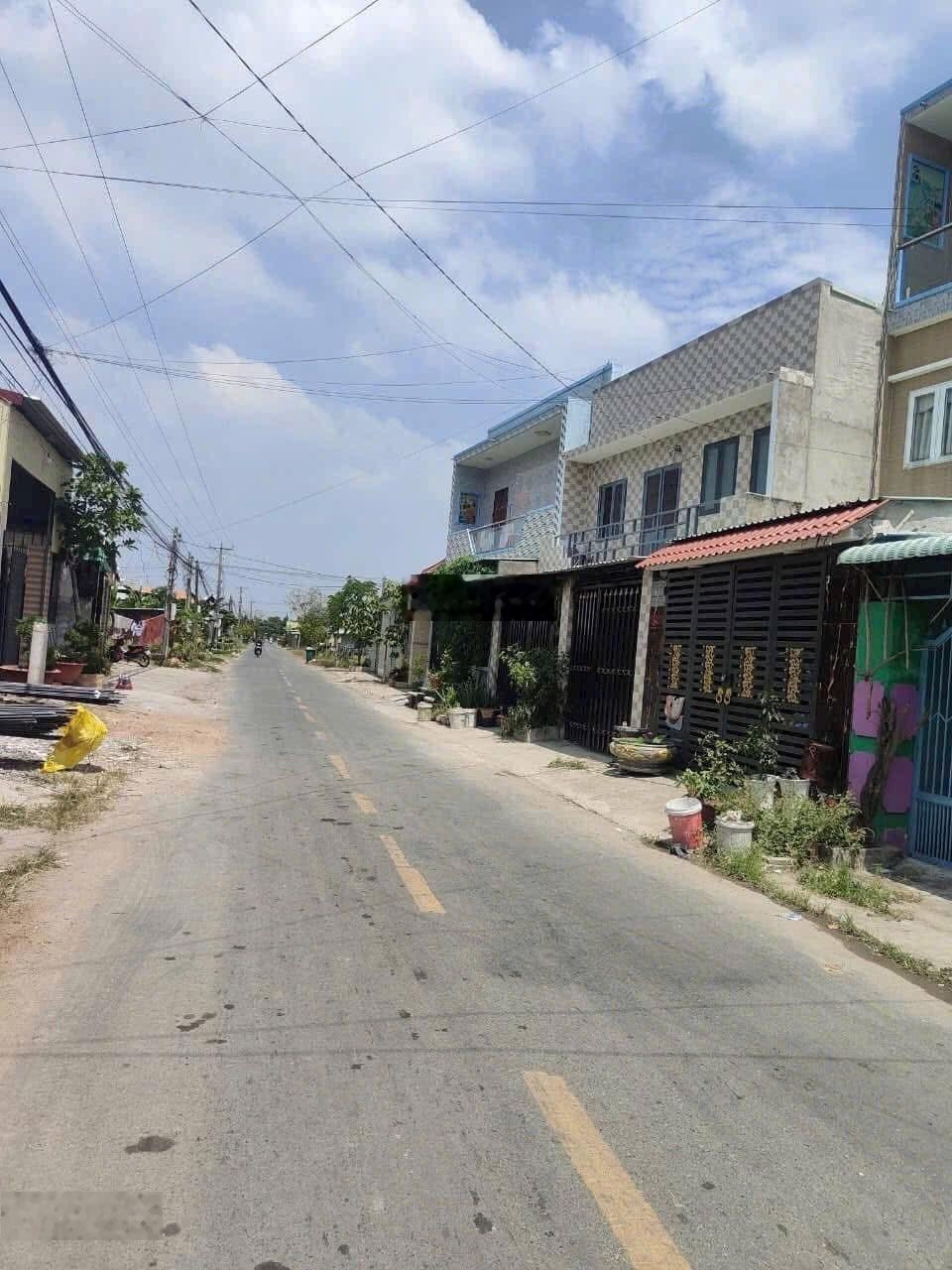 6,5 x 28m - MT đường nhựa 8m, thông ra QL1A, ĐT 835 - Cặp ranh Bình Chánh