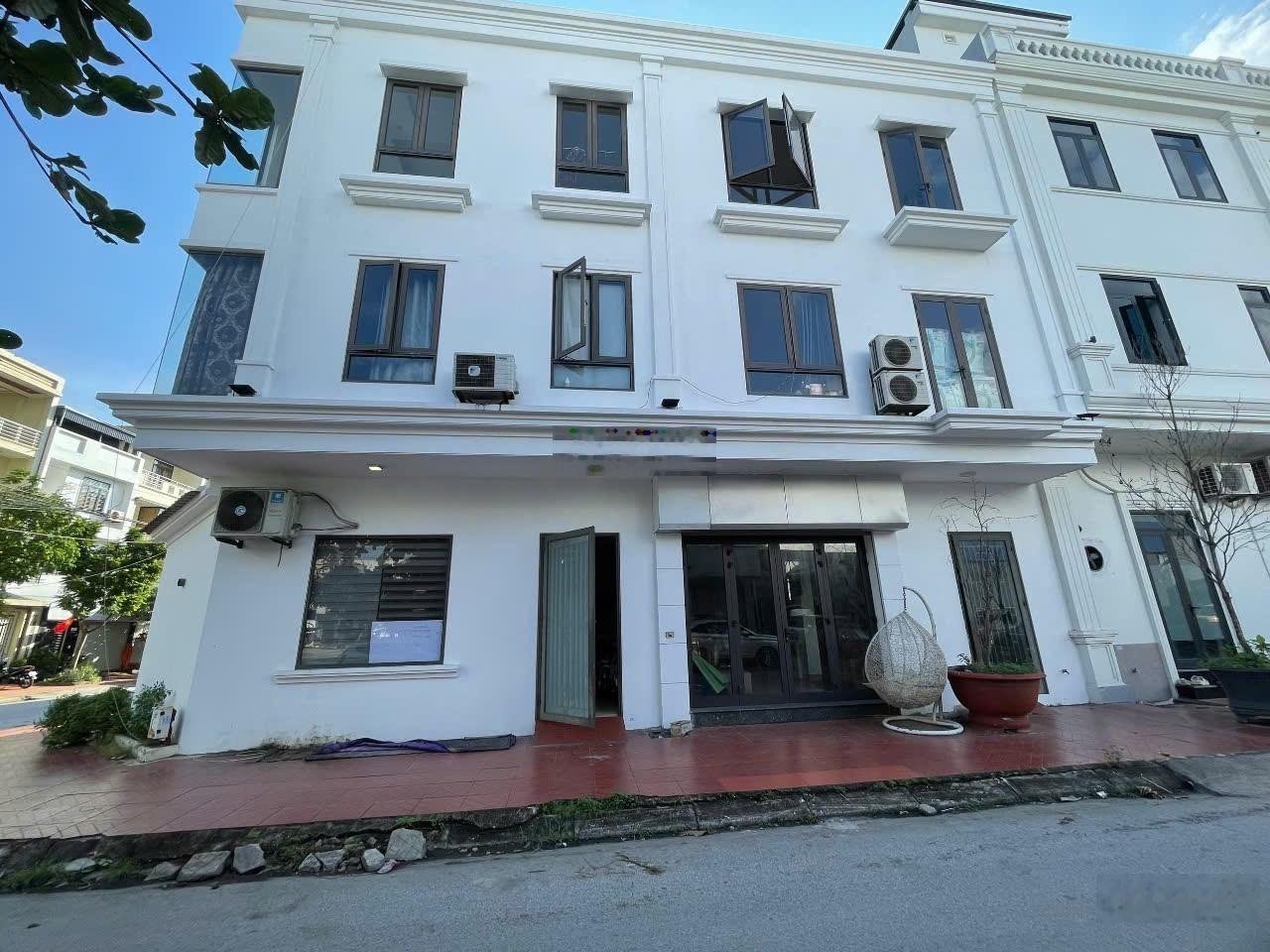 Nhà mặt phố tại Phạm Ngọc Thạch, 180 tỷ, 100m2, view đẹp, giá siêu hời