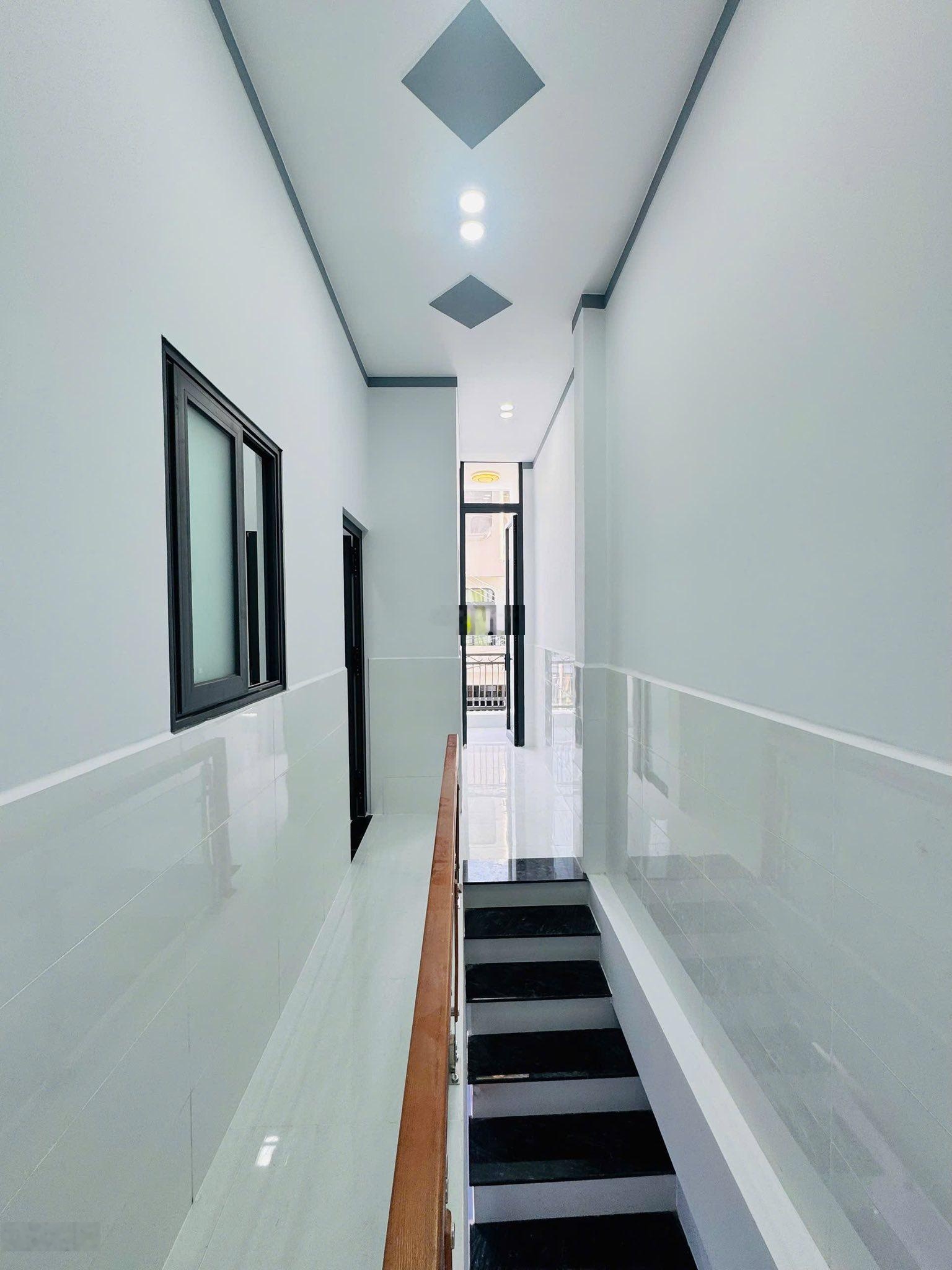 Nhà cách cầu vượt Linh Xuân 500m. Quá đẹp cho vị trí, đường 6m 3PN sân xe hơi