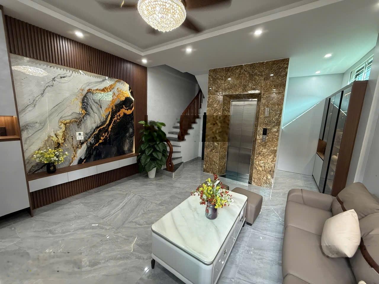 Bán nhà riêng ba đình - 36m - 9 tỷ hơn - full nội thất - thang máy êm ru - 20m ra phố