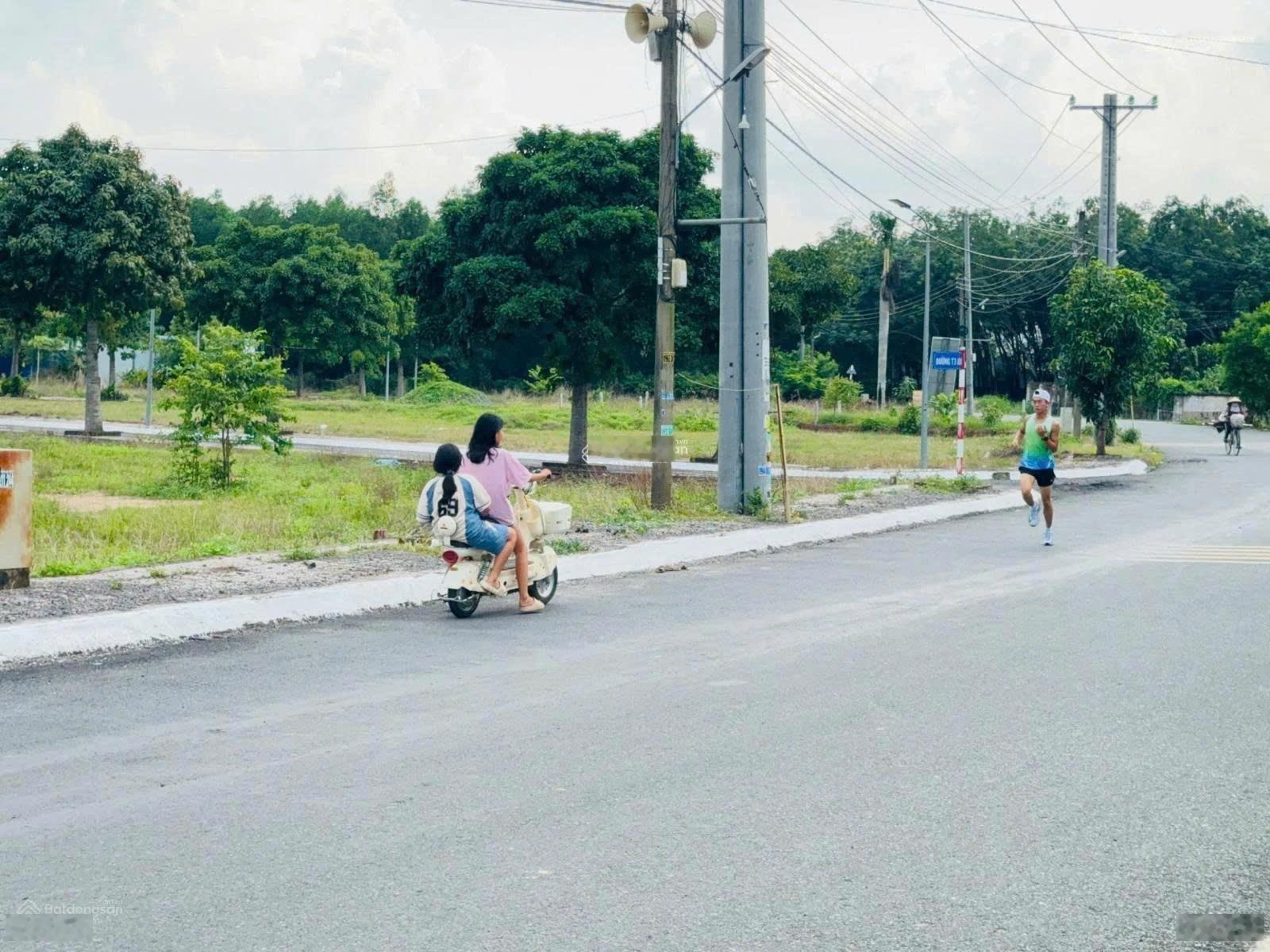 Bán đất tại Phố Phùng Hưng, gần chợ đầu mối lớn nhất khu vực chợ An Bình 1,4 tỷ, 100m2, giá ưu đãi