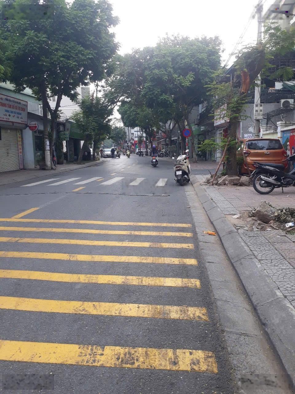 Cho thuê nhà lô góc phố Sài Đồng Long Biên 3 tầng vỉa hè rộng kinh doanh tốt