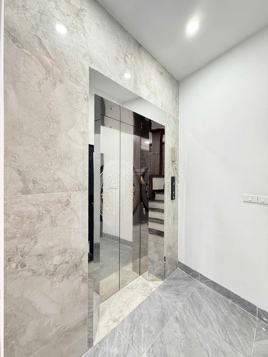 An dương vương - đối diện ciputra - 6 tầng thang máy mới tinh - 5m ra ô tô tránh - 35m2 chỉ 8.8 tỷ