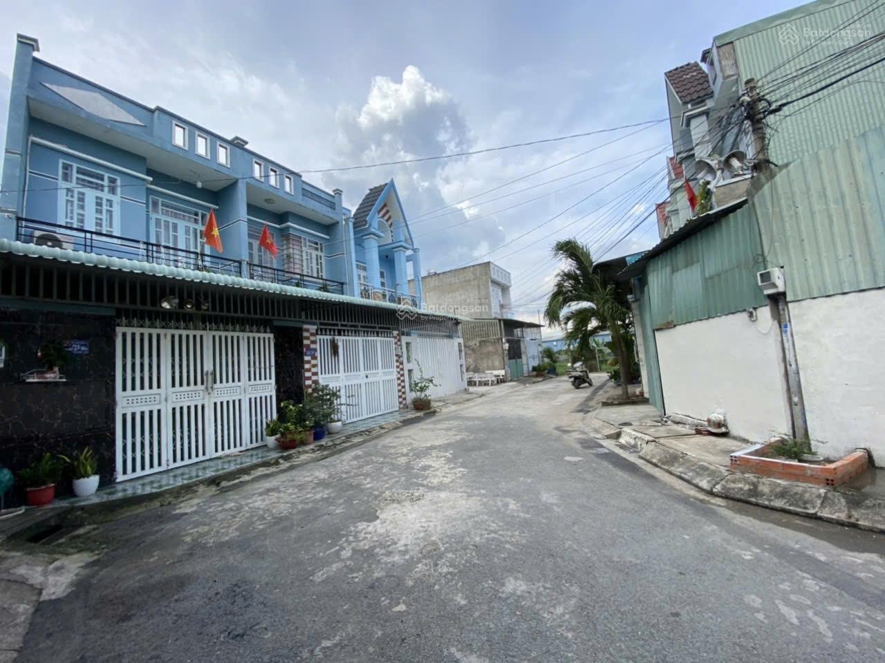Bán gấp nhà đường nhựa 114m 1 trệt 1 lầu sổ hồng riêng 2/ngắn Tô Ký, Thới Tam Thôn, Hóc Môn 5,3 tỷ