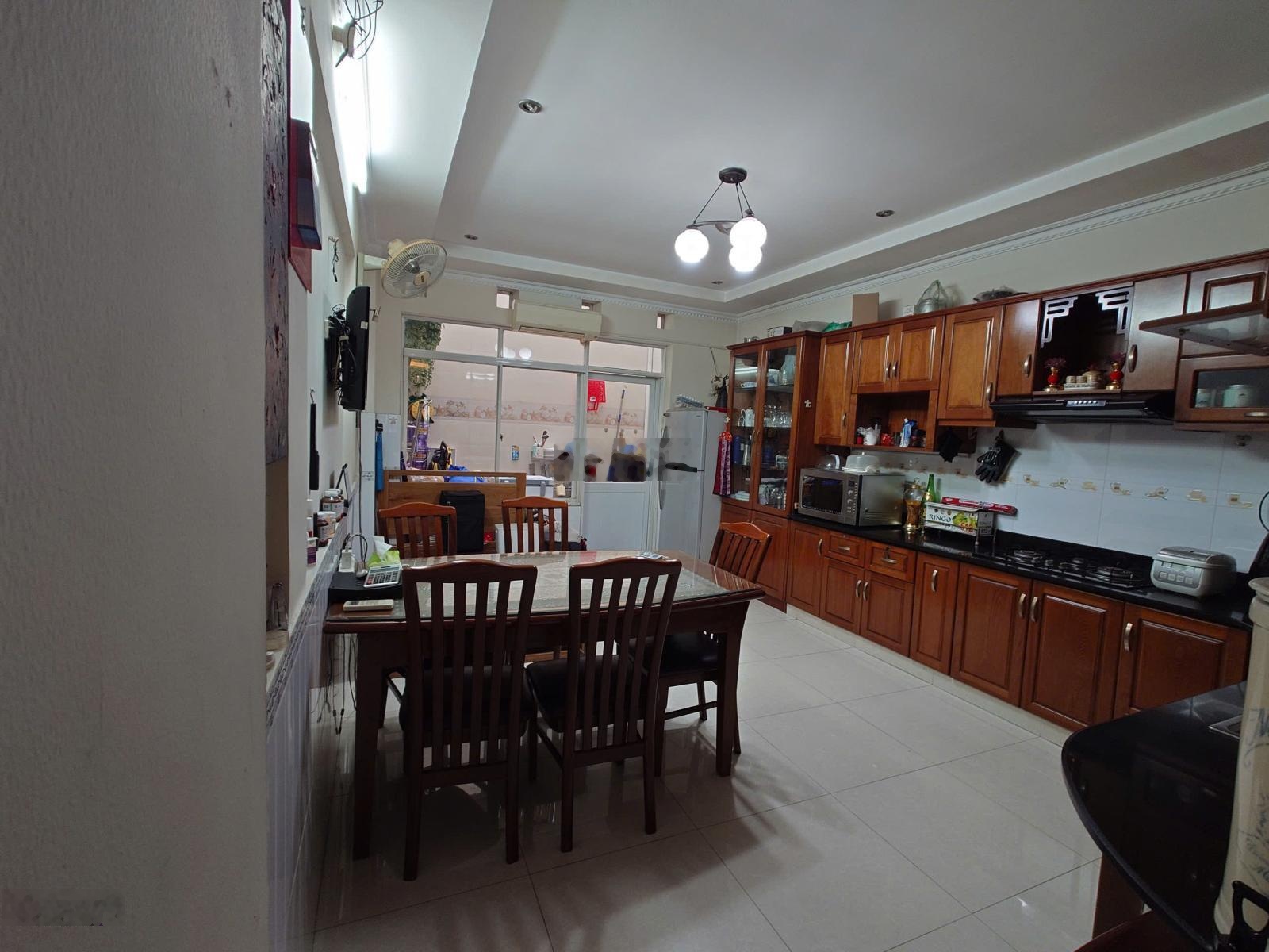 Bán Nhà Trịnh Đình Trọng Quận Tân Phú, DT: 4x20m, giá 10.8 tỷ TL