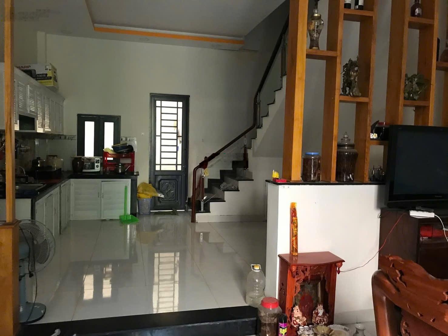 BÁN NHÀ 1T1L ( hoá an củ). DT: 60M2. DTSD: 120M2. GIÁ: 2tỷ8 .Đượng nhựa 2 xe hơi né nhau