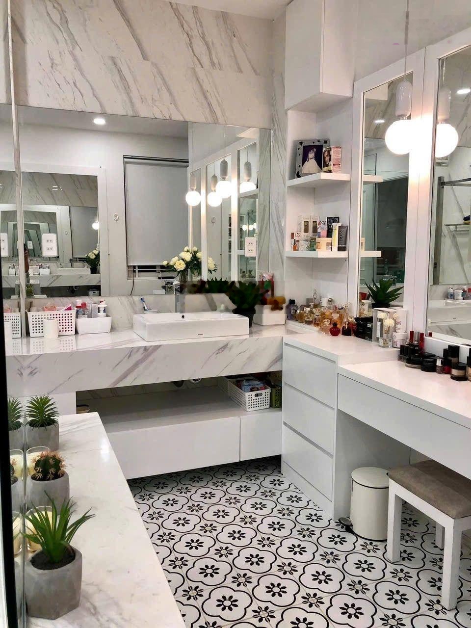 Xuất cảnh bán gấp - Bán nhà Hoa Lan 60m² 4 tầng - 29 tỷ