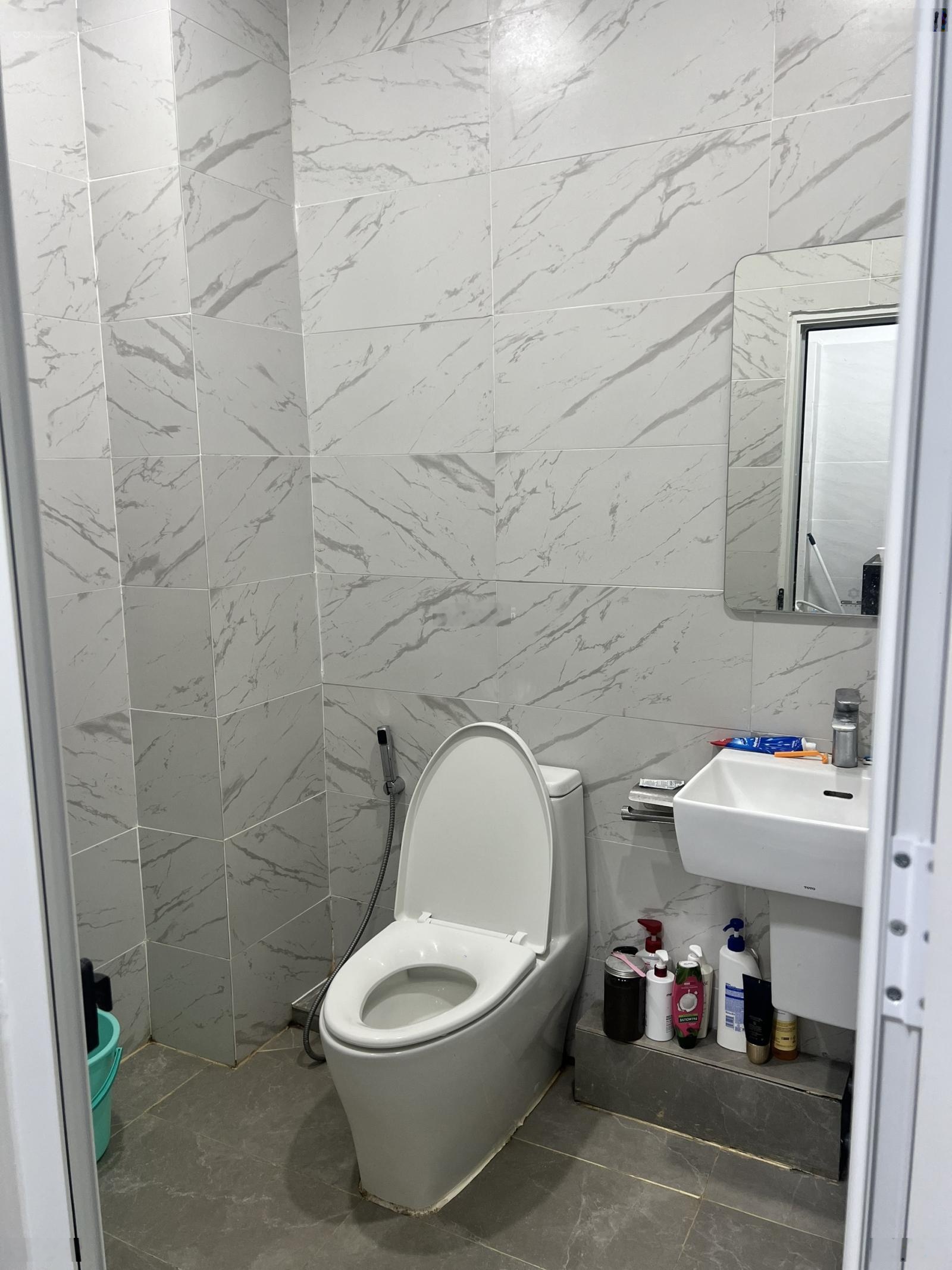 Chính chủ cho thuê - chung cư phan văn trị - toà a - 2pn - có cửa sổ trời - 1wc - full nội thất