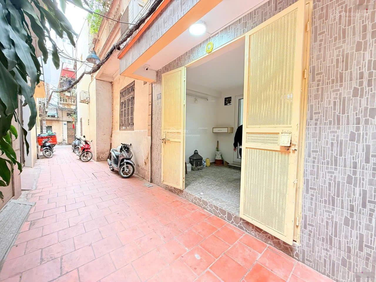 Bán nhà phố Kim Giang 35m2 x 7 tầng giá 7.7 tỷ - Sát ngay The Manor Central Park