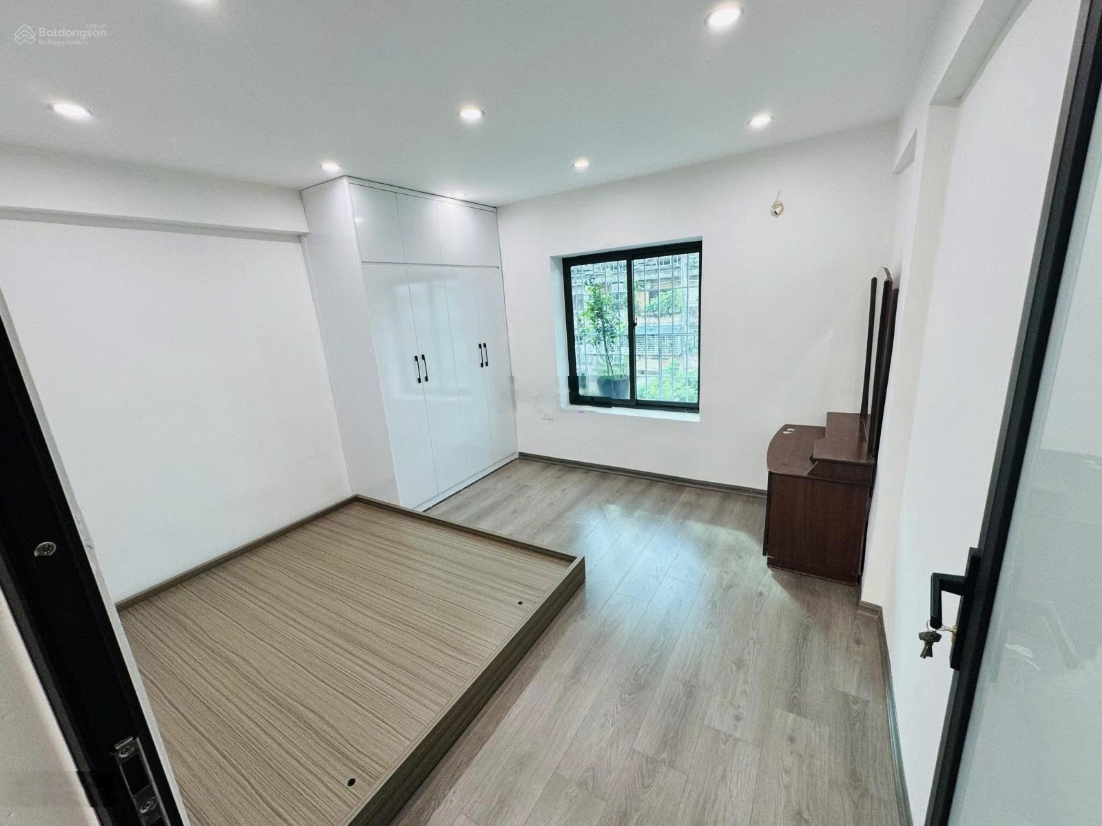 Cho thuê căn hộ tập thể Bách Khoa.Tài chính 8tr . 2 phòng ngủ,1 khách . Nhà đẹp dọn về ở ngay.