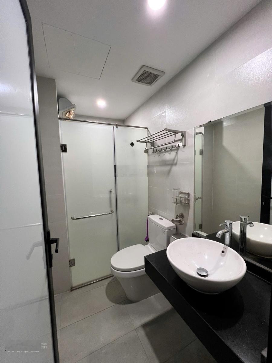 Building mặt phố hoàng cầu 8 tầng thang máy dòng tiền sẵn