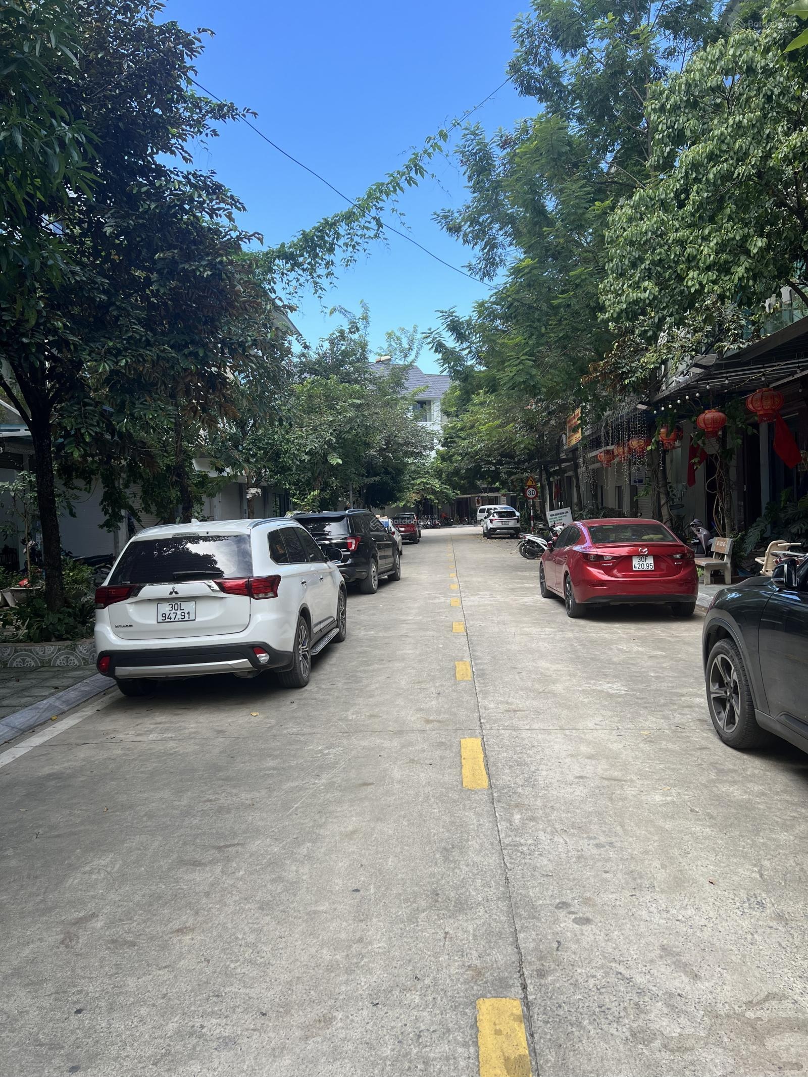 Tuyệt phẩm lô góc LK Geliximco - Lê Trọng Tấn - Hà Đông * 60m2 * 5tầng * giá 15.5tỷ * vĩa hè rộng .