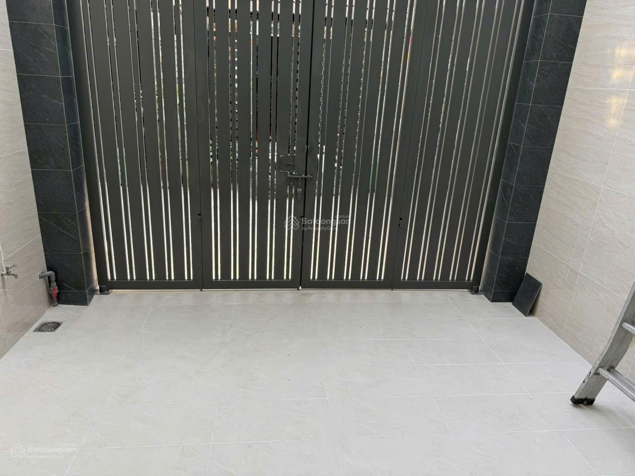 Chính chủ cho thuê nhà nguyên căn 3 tầng ( mới xây ) - hẻm thông xe tải ra vào thuận tiện