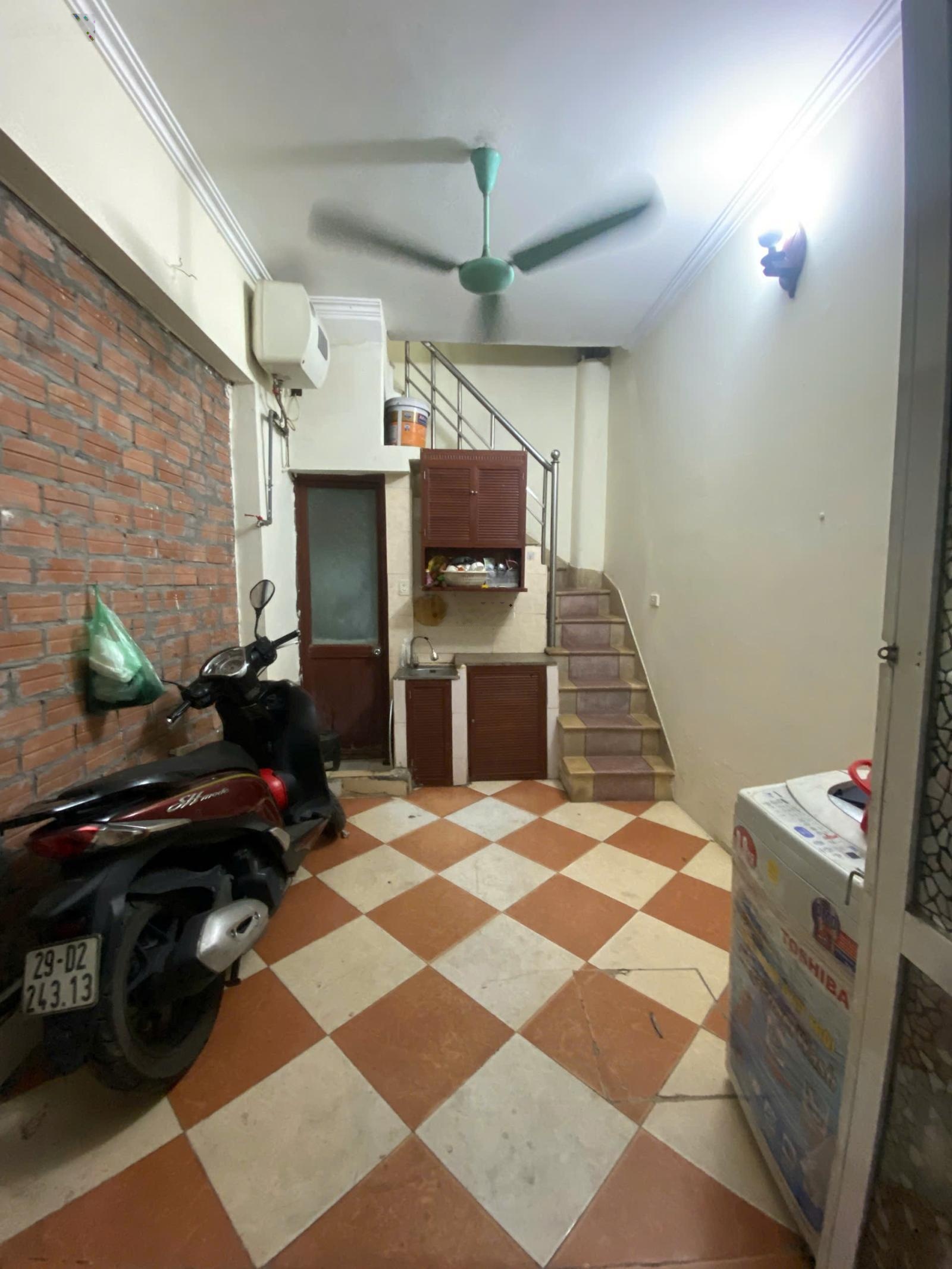 Đấu phố Ngọc Lâm, ngay cầu Chương Dương 4 tầng, Sổ đỏ, ngõ nông nhỉnh 3tỷ