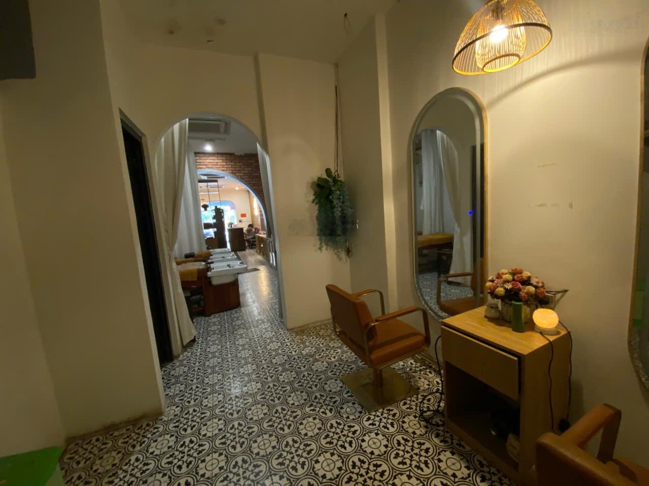 Hiếm, Bán nhà mặt phố Phan Kế Bính, kinh doanh, 40m 7 tầng thang máy