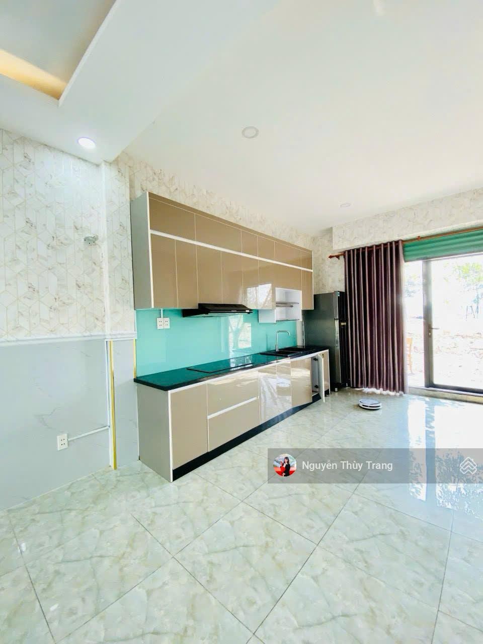 Chủ vê quê bán nhà giá rẻ tặng toàn bộ nội thất cao cấp tại Oasis City đối diện trường ĐH Việt Đức.
