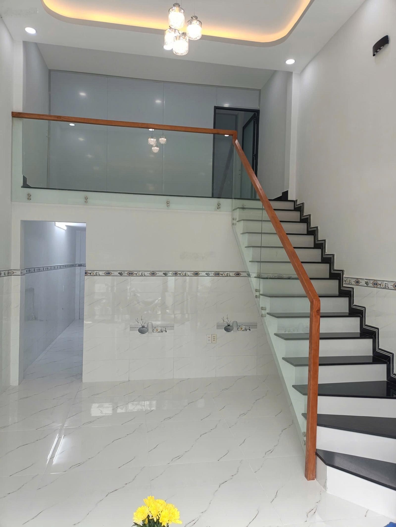 Nhà TCH18 (4-11) đúc lững nhà mới hẻm 5 m giá 3 tỷ 850