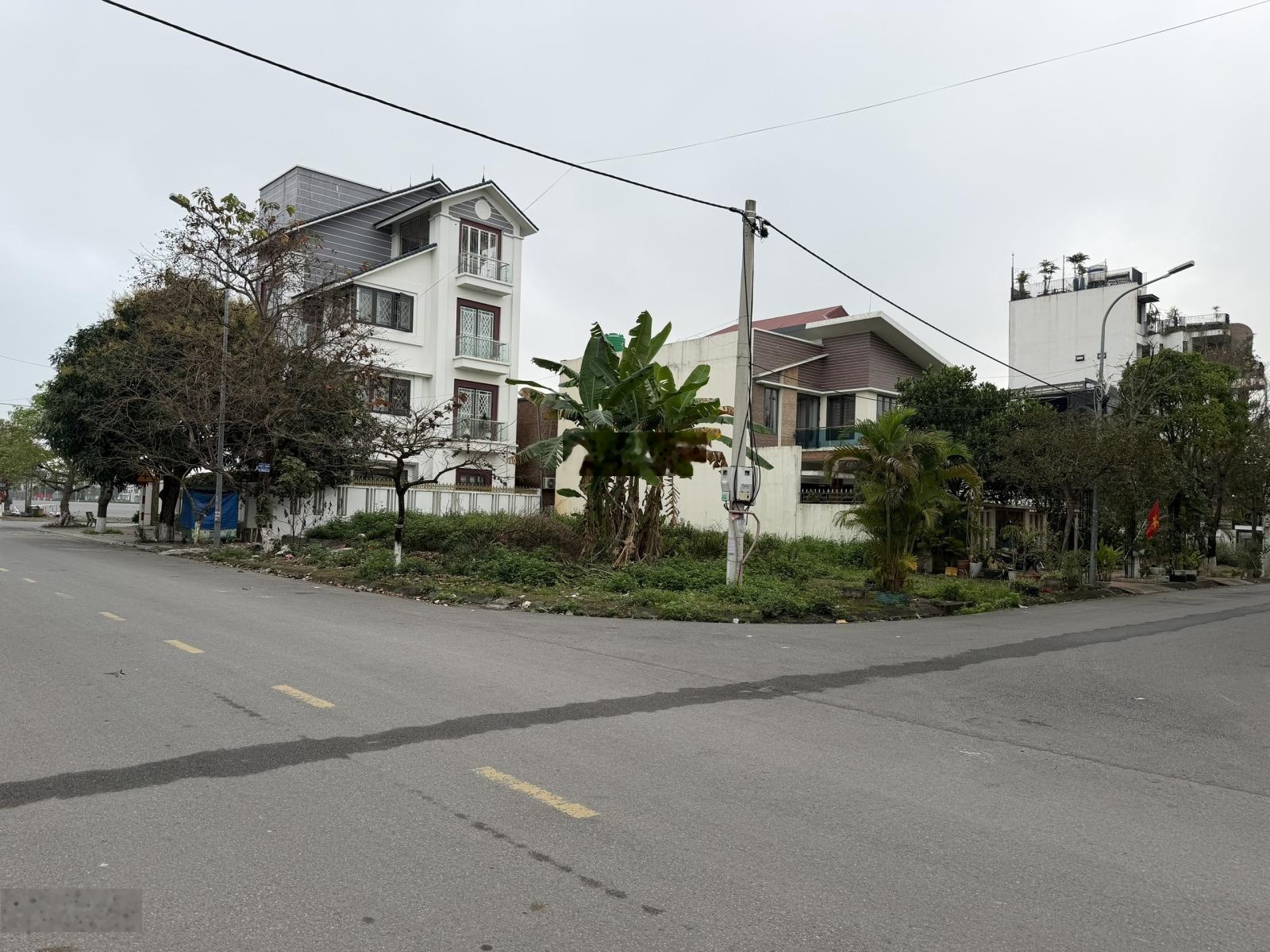 Ra hàng lô góc biệt thự duy nhất tại trung tâm văn hóa Luy Lâu