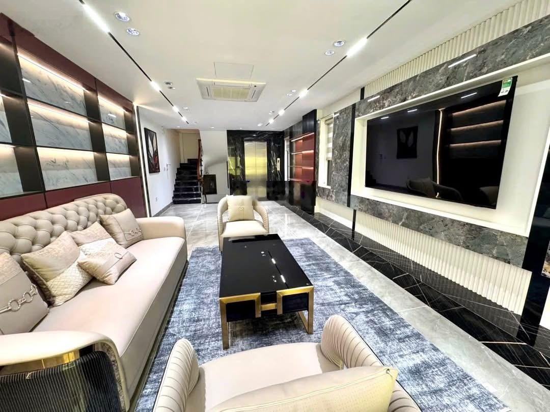 Vip! Nguyễn Lương Bằng ,Thang máy , cách một nhà ra phố, gần oto tránh, 2 thoáng, nhà mới 42m 5 T