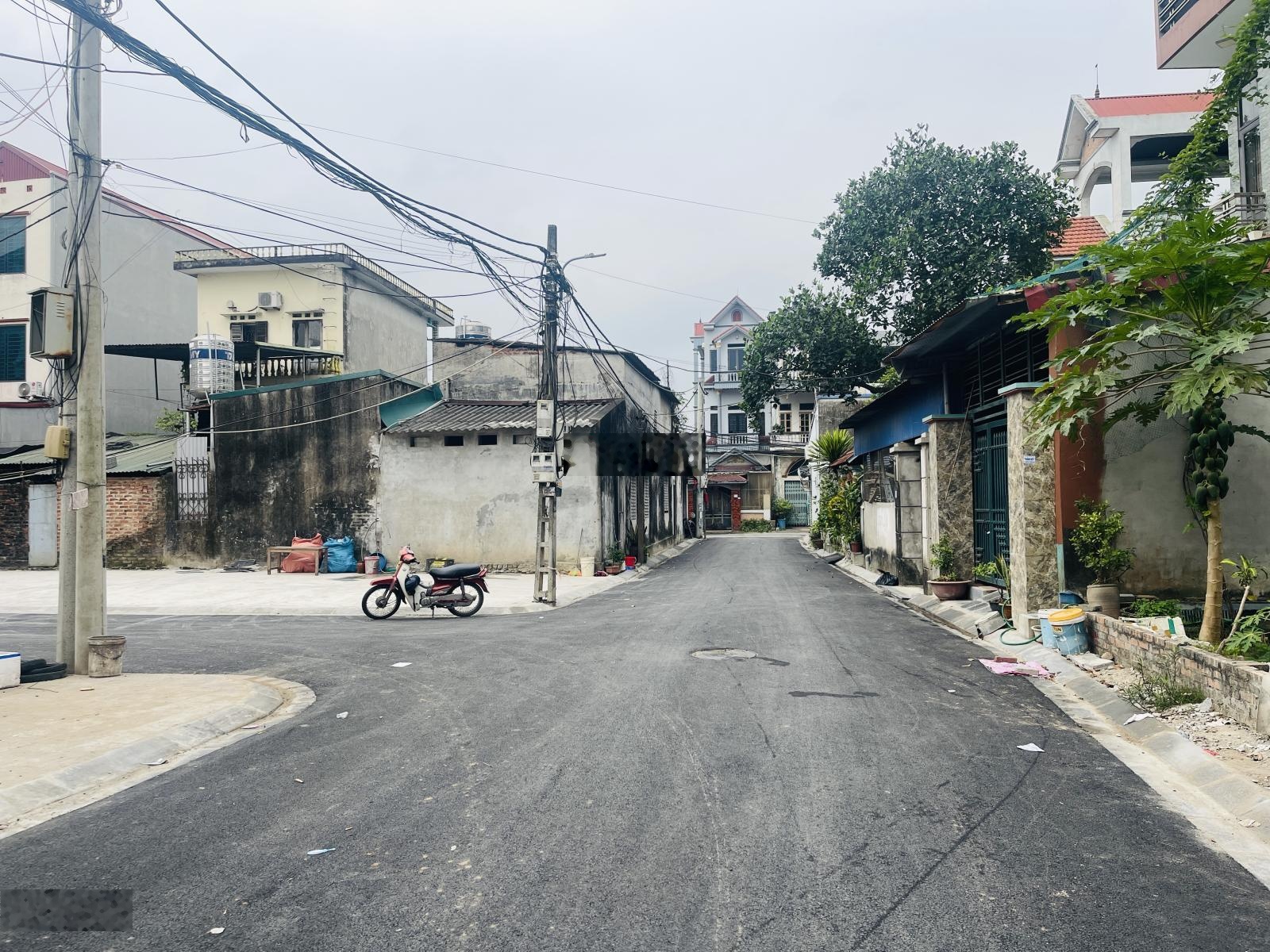 Siêu phẩm lô góc đường đẹp oto tránh - vỉa hè- kinh doanh x4 thôn khê nữ .