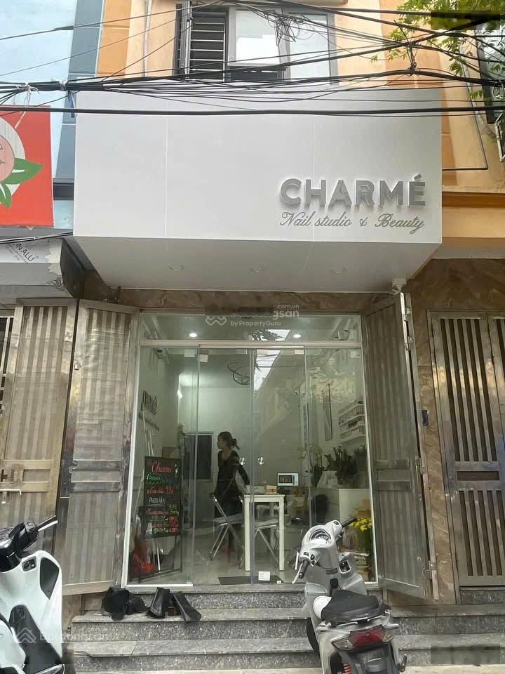 Cho thuê mặt bằng kinh doanh tại Phố Phùng Hưng, Chính chủ, giá tốt, gần đường lớn, thuận tiện