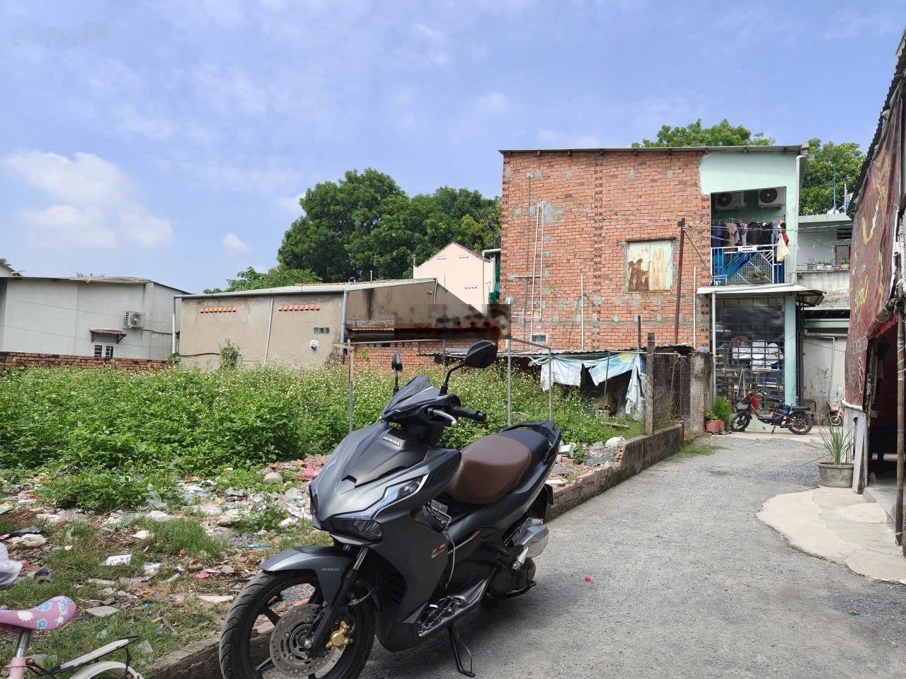 Đất gần nhà thờ búng 110m, 100m thổ cư giá 2ty380 quá rẻ