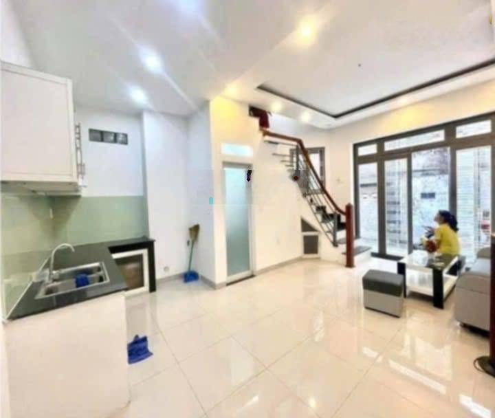 Quận 11 Chủ gấp bán nhà 3 tầng chỉ 4.45 tỷ TL hẻm Lạc Long Quân 30m2 ở ngay, liên hệ: 0907082141