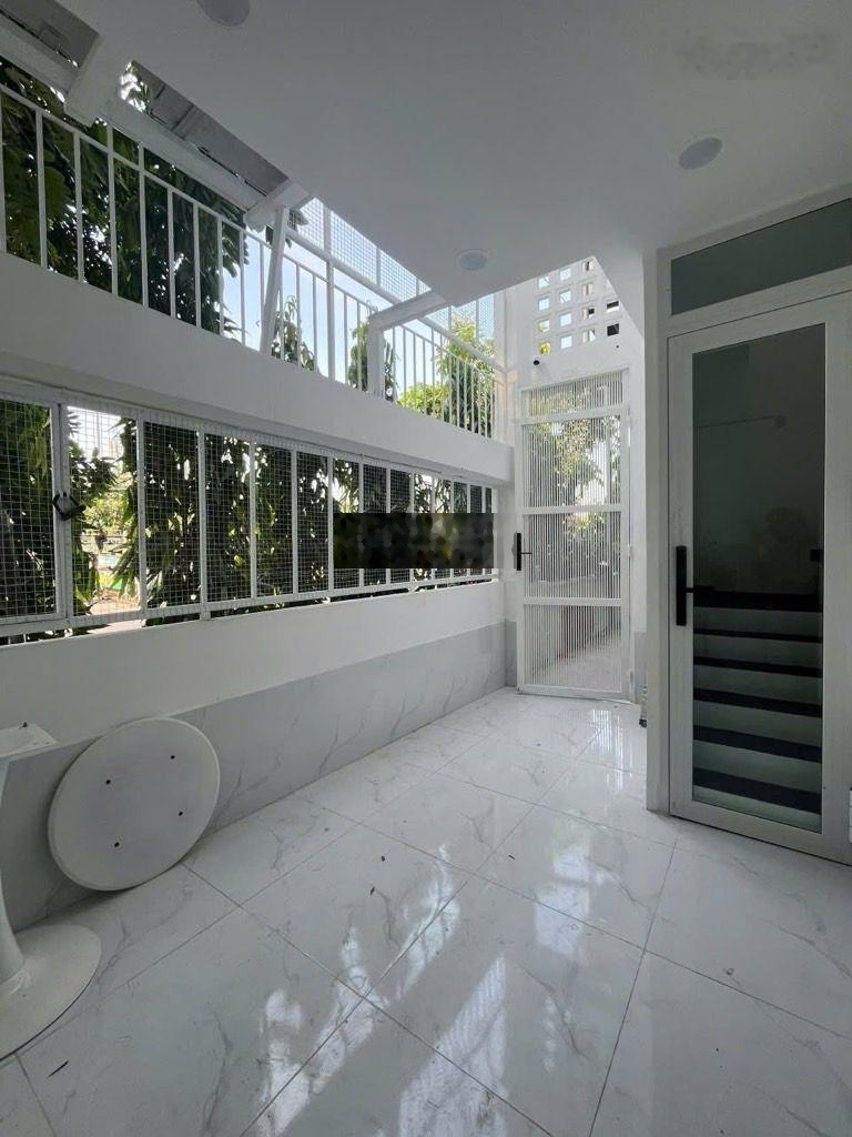 Bán nhà mới sát hxh - đang cho thuê 17 triệu/tháng - đường bùi văn ba-gần kcx tân thuận- hơn 4 tỷ