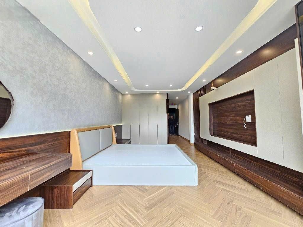 Bán nhà thạch bàn 60m2-hơn 11 tỷ-6 tầng thang máy-full nội thất-ô tô-sát chợ-công viên-trường học