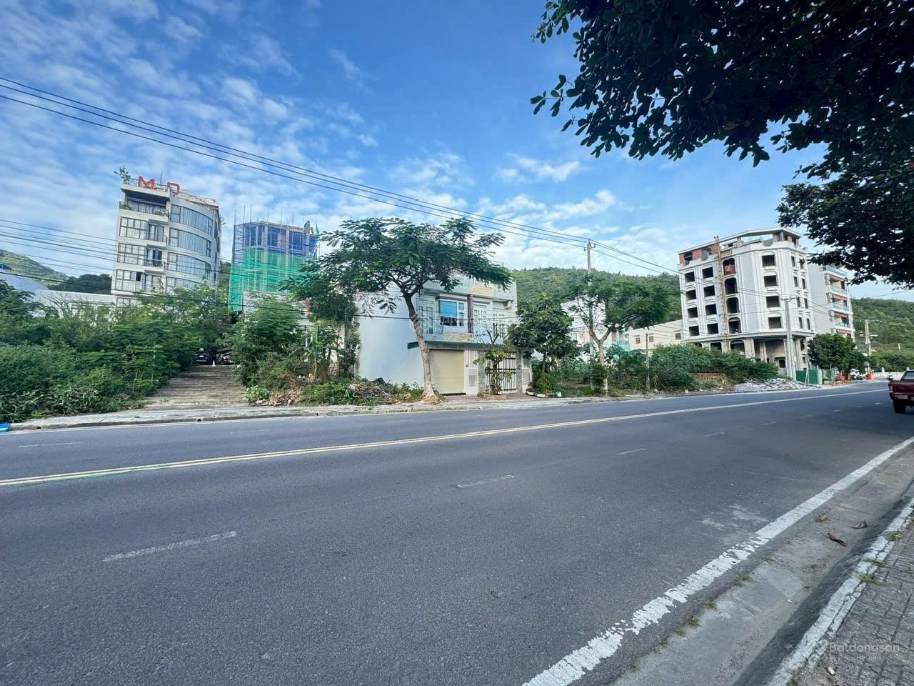 Đất MT Phạm Văn Đồng - Nha Trang. 69m2 xây căn hộ view trực biển giá thỏa thuận