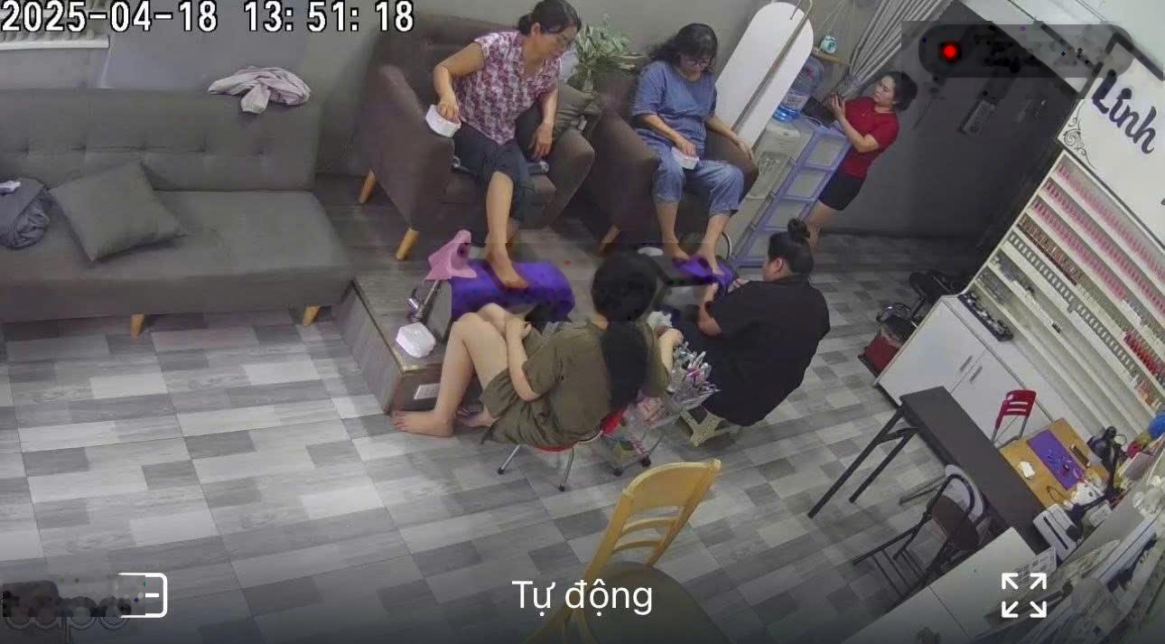 Cho thuê tiệm nail đối diện Bcons Sala, không gian mở, DT lớn giá chỉ 6tr/tháng.